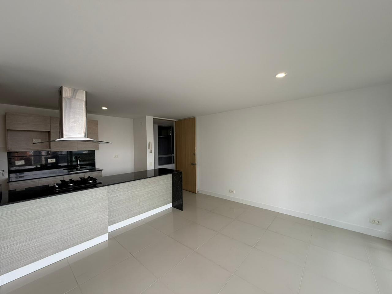 ARRIENDO APARTAMENTO POBLADO LA 34