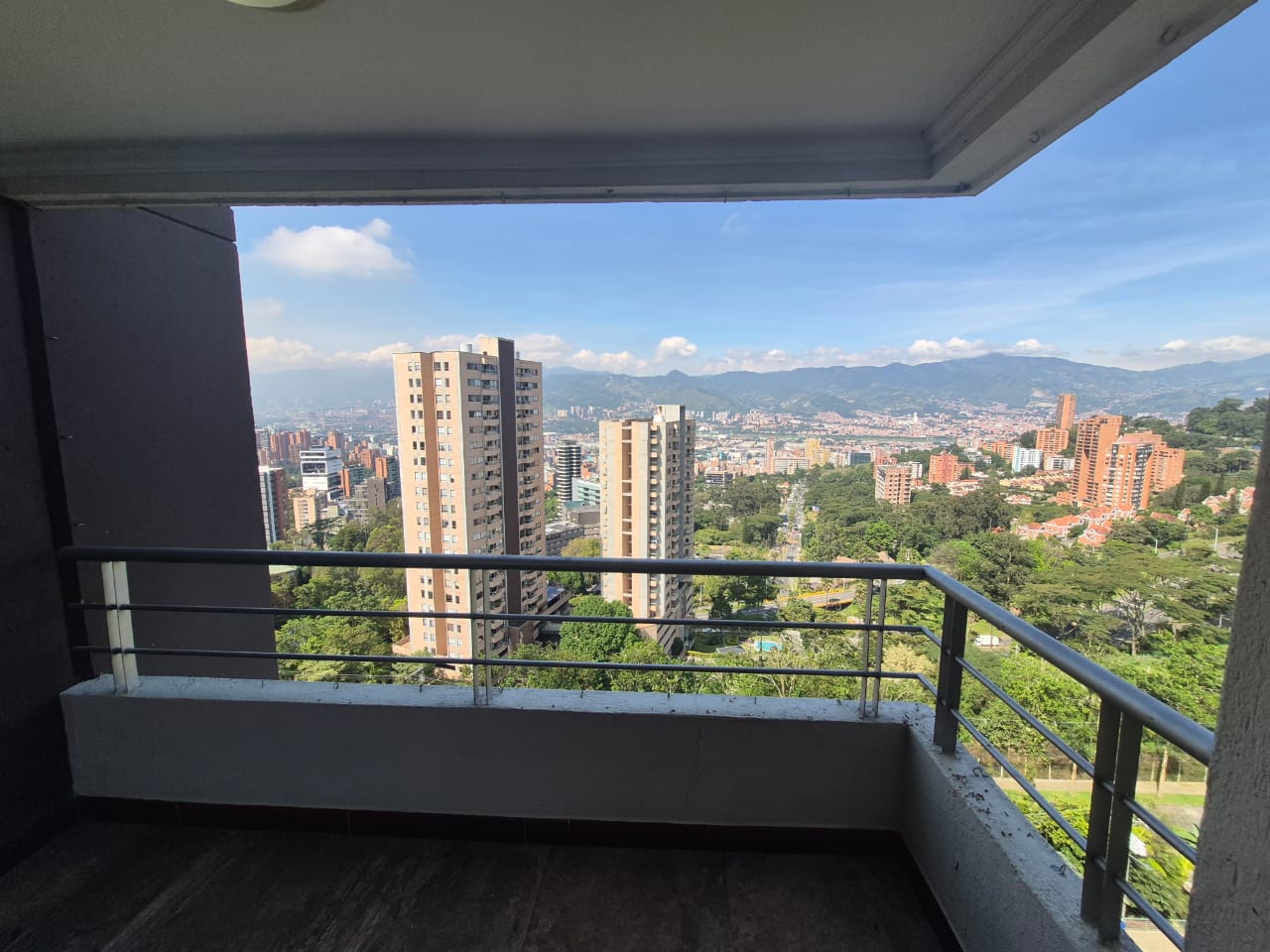 ARRIENDO APARTAMENTO DUPLEX POBLADO PALMAS