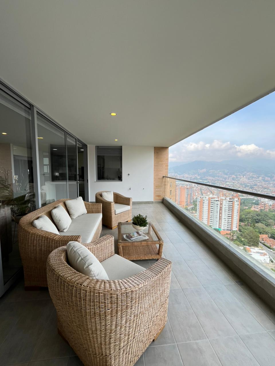 ARRIENDO APARTAMENTO - ENVIGADO SECTOR LOMA DE LAS BRUJAS