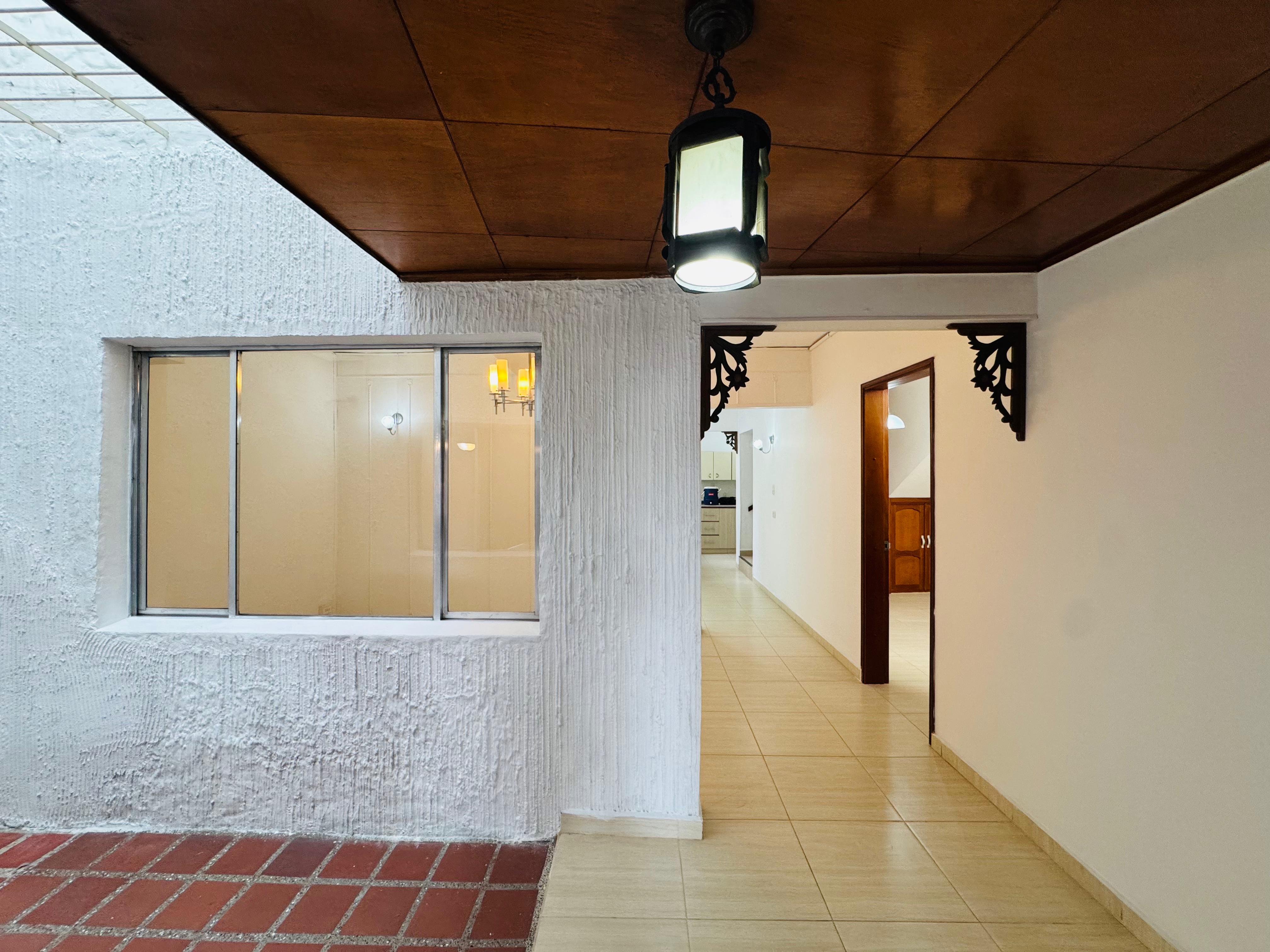 ARRIENDO CASA PARA VIVIENDA O COMERCIAL - FLORIA NUEVA