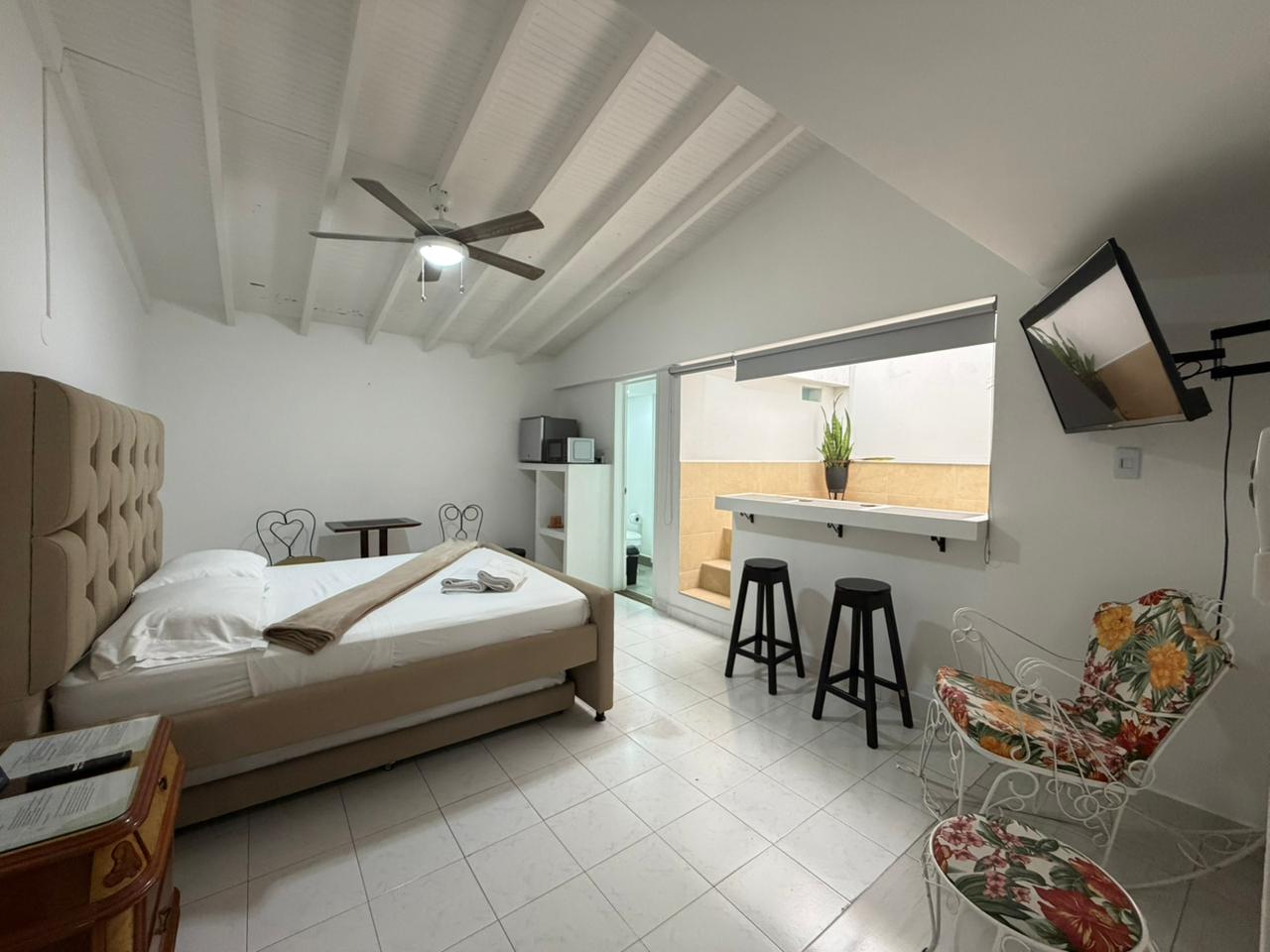 ARRIENDO CASA AMOBLADA O DESOCUPADA - LAURELES