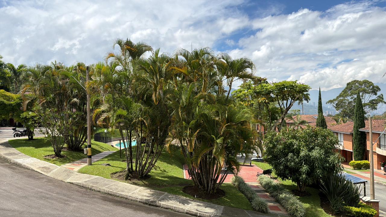 ARRIENDO CASA - ENVIGADO SECTOR INTERMEDIA