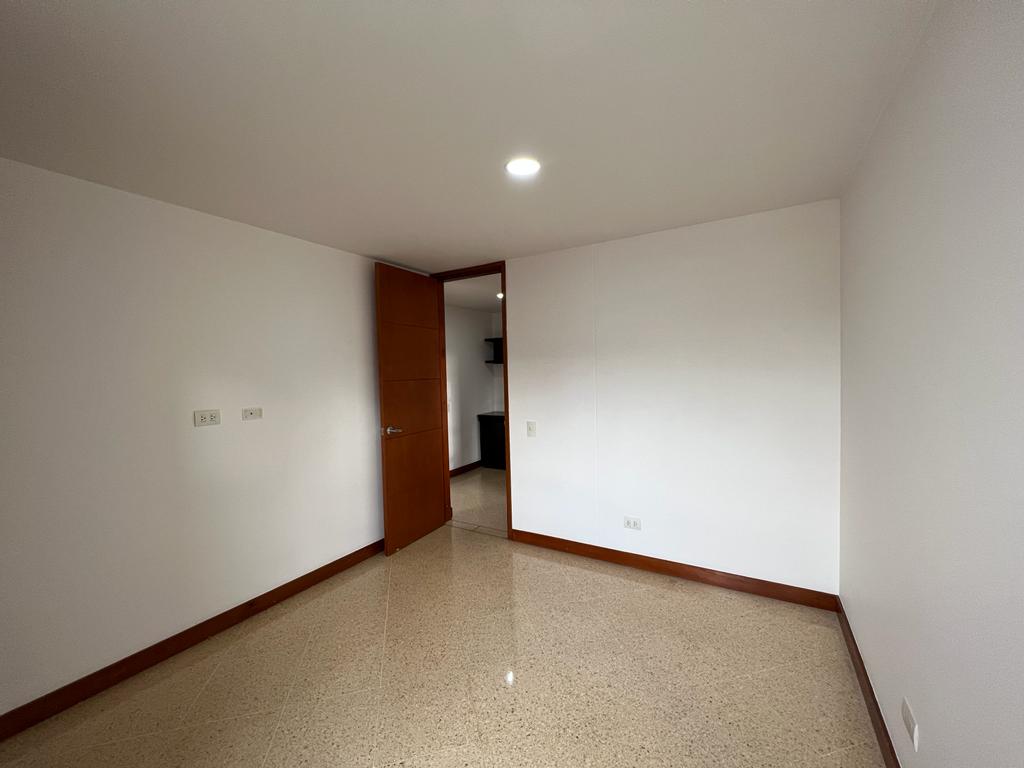 ARRIENDO APARTAMENTO LAURELES