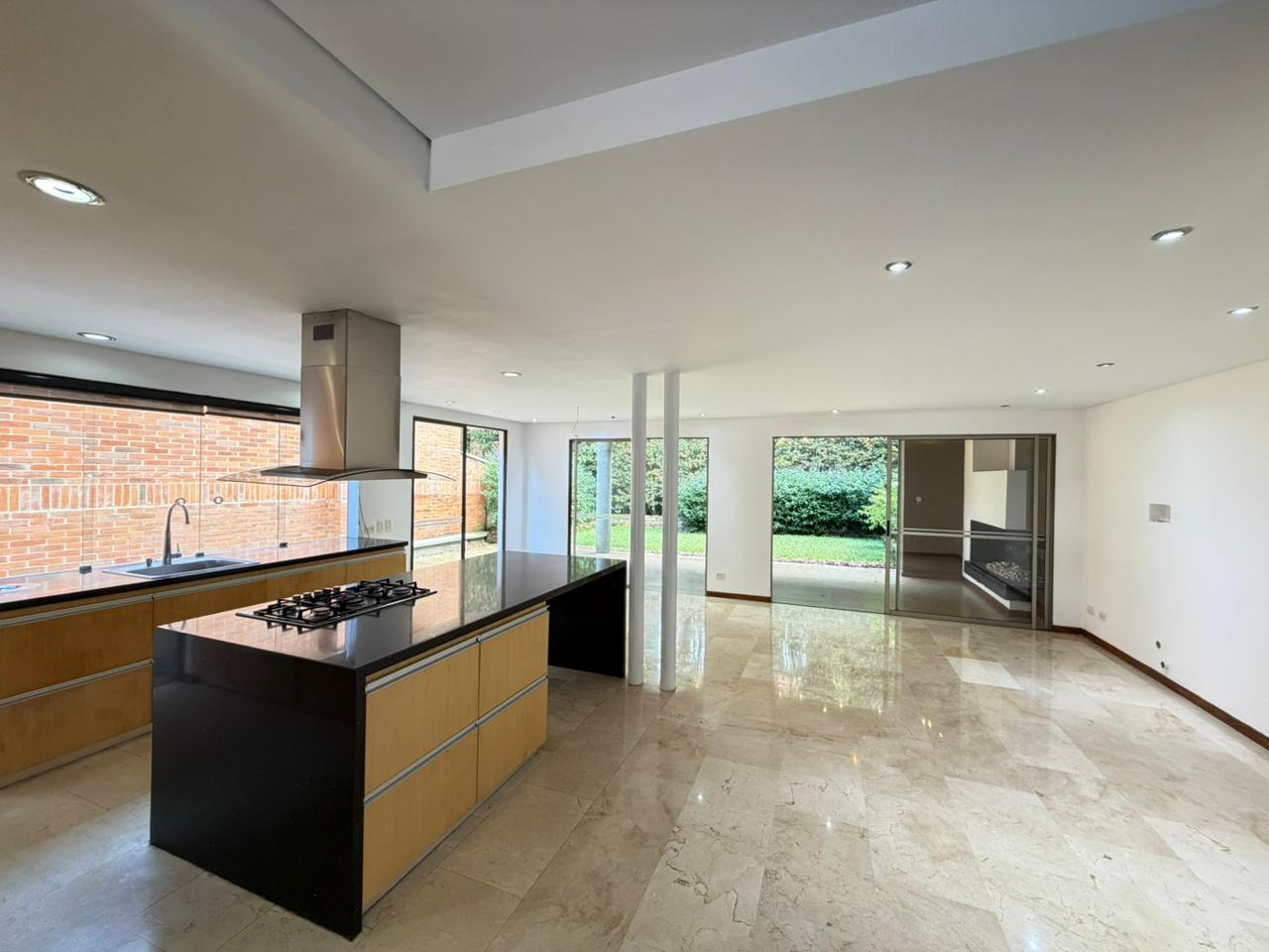 ARRIENDO CASA - ENVIGADO SECTOR INTERMEDIA