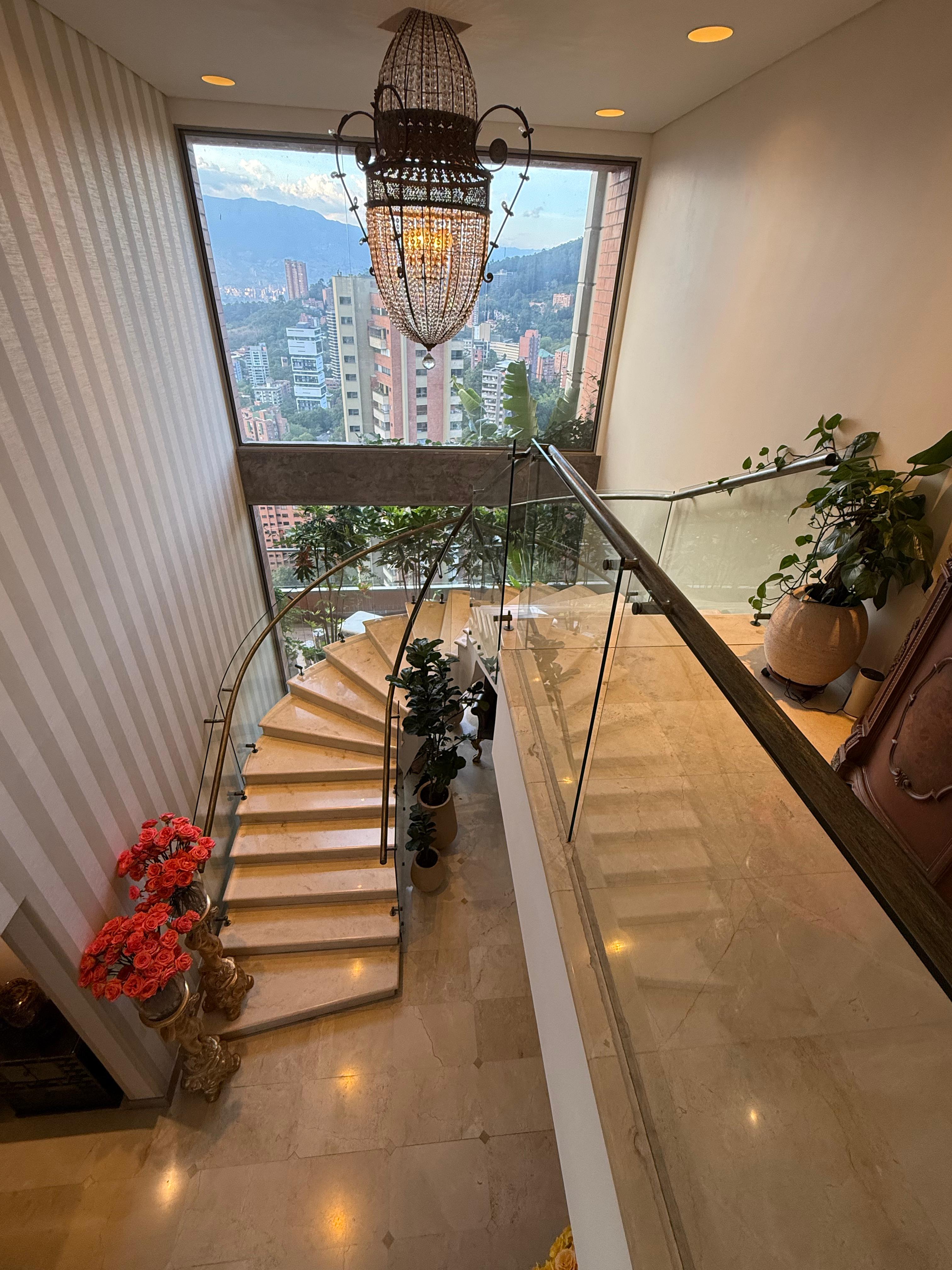 ARRIENDO PENTHOUSE AMOBLADO - POBLADO SECTOR EL TESORO