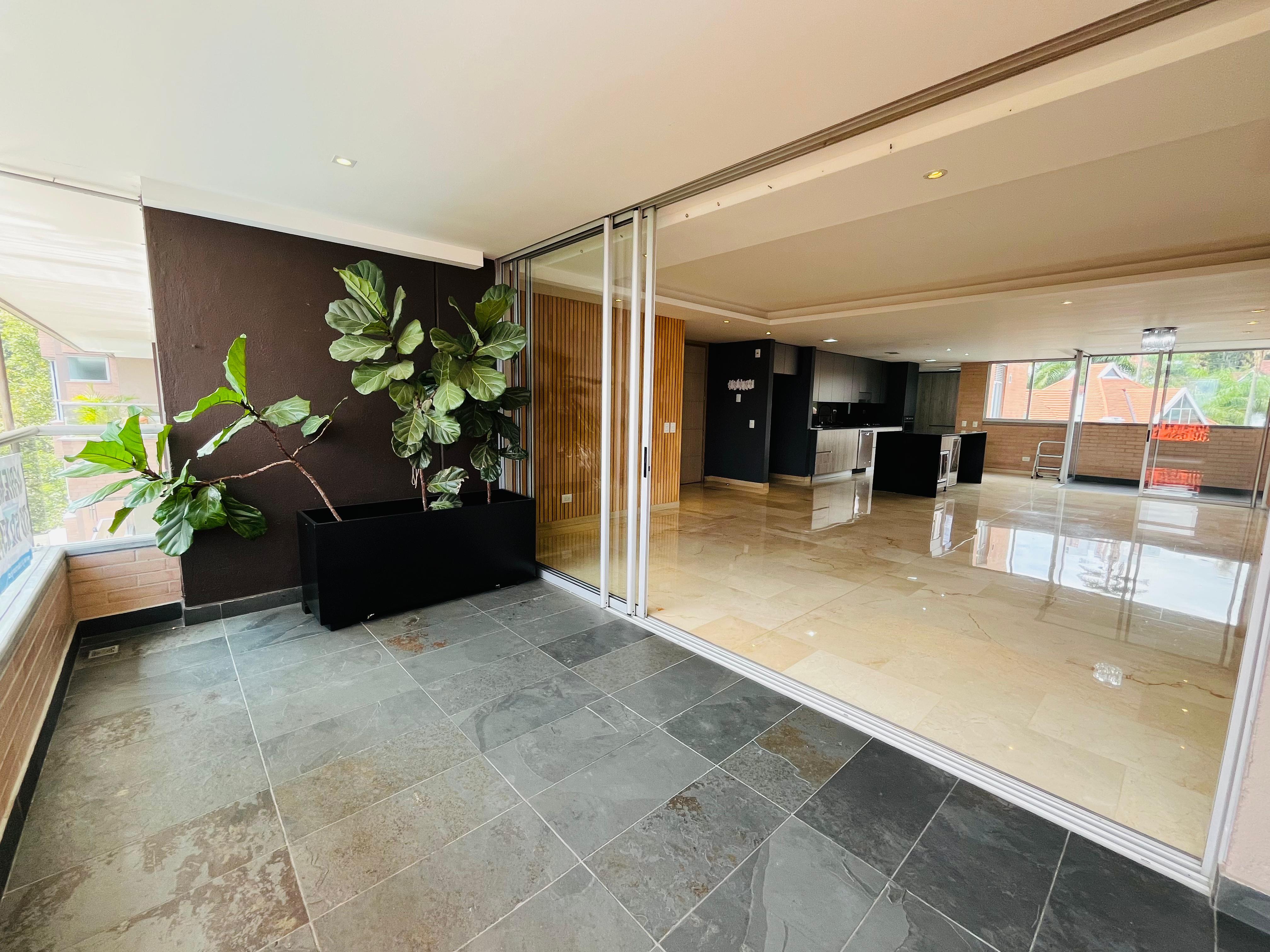 ARRIENDO APARTAMENTO - POBLADO TESORO