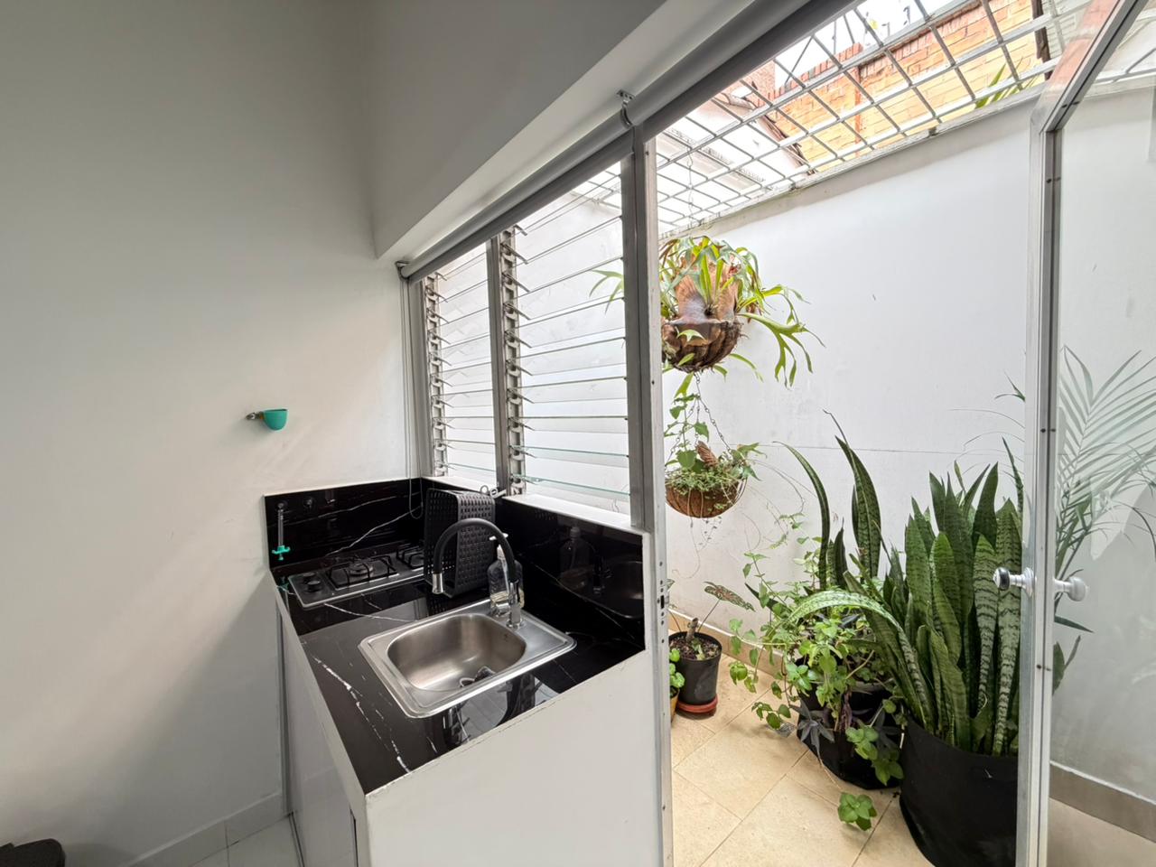 ARRIENDO CASA AMOBLADA O DESOCUPADA - LAURELES