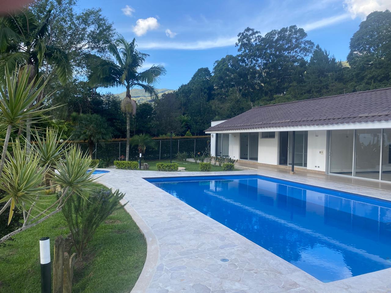 ARRIENDO CASA - ENVIGADO ESCOBERO