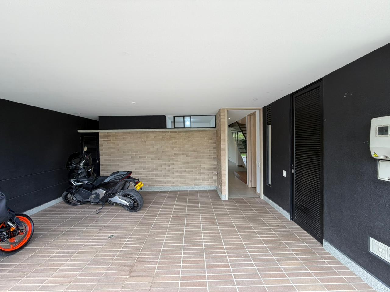 ARRIENDO CASA - ENVIGADO SECTOR INTERMEDIA