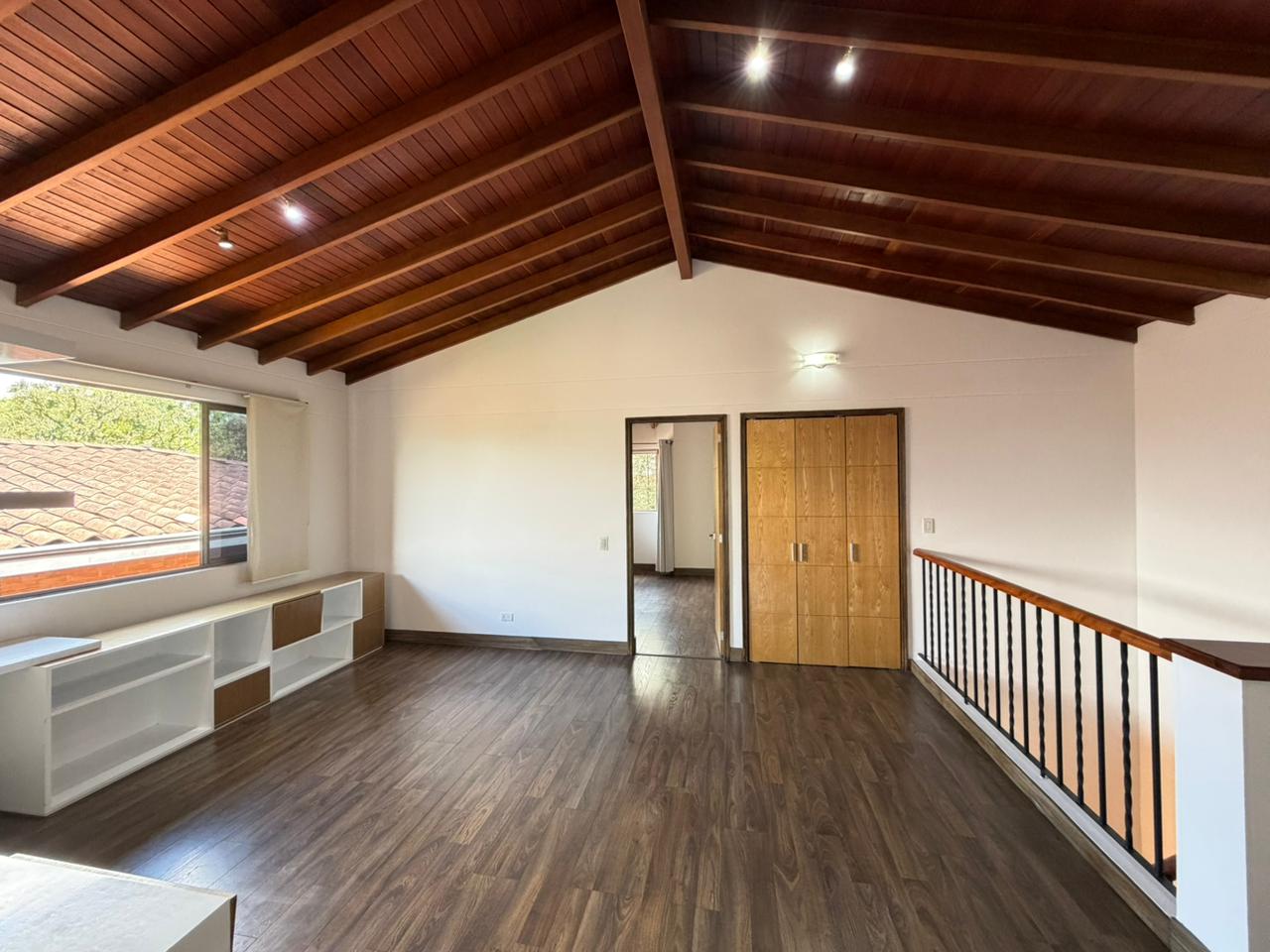 ARRIENDO CASA - ENVIGADO SECTOR INTERMEDIA