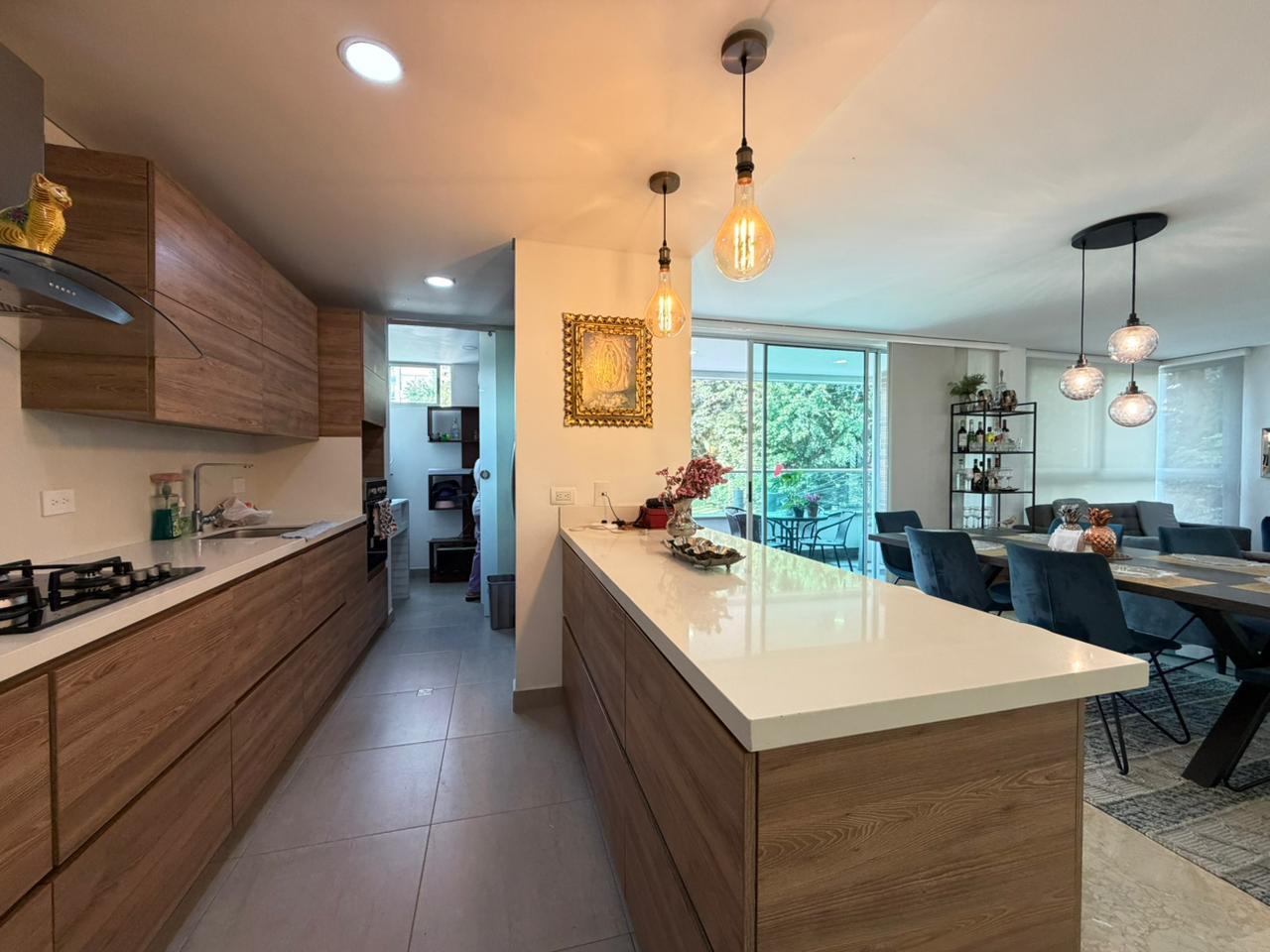 ARRIENDO APARTAMENTO AMOBLADO  - POBLADO CASTROPOL