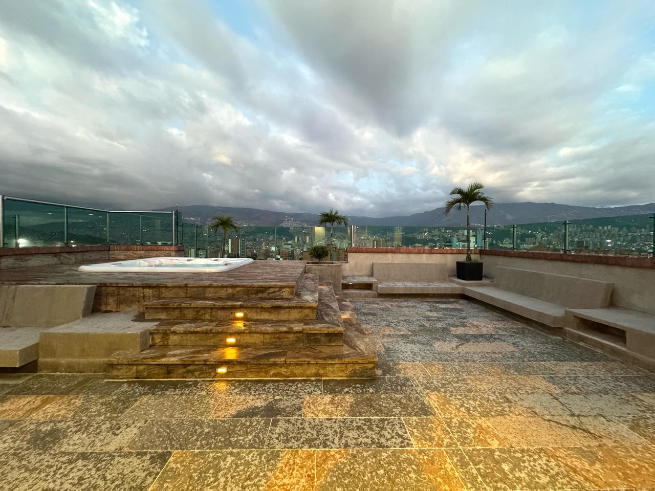 ARRIENDO PENTHOUSE, LAURELES