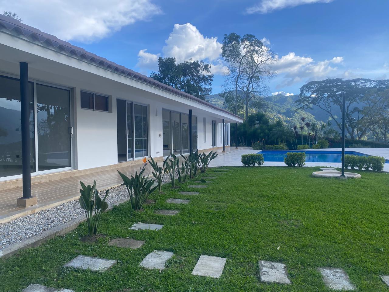 ARRIENDO CASA - ENVIGADO ESCOBERO