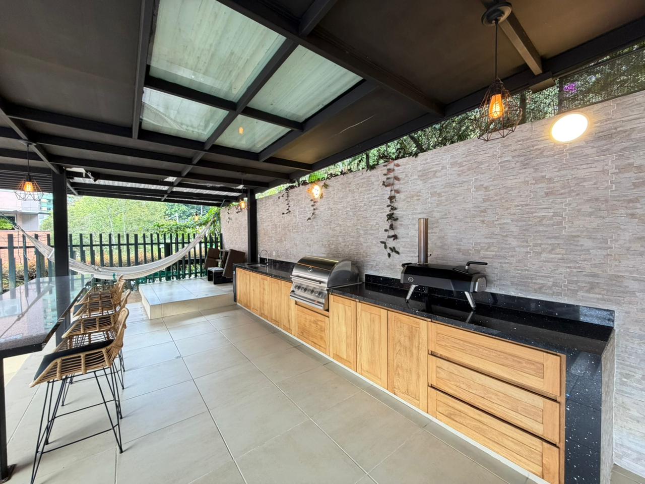 ARRIENDO CASA - POBLADO SECTOR TESORO