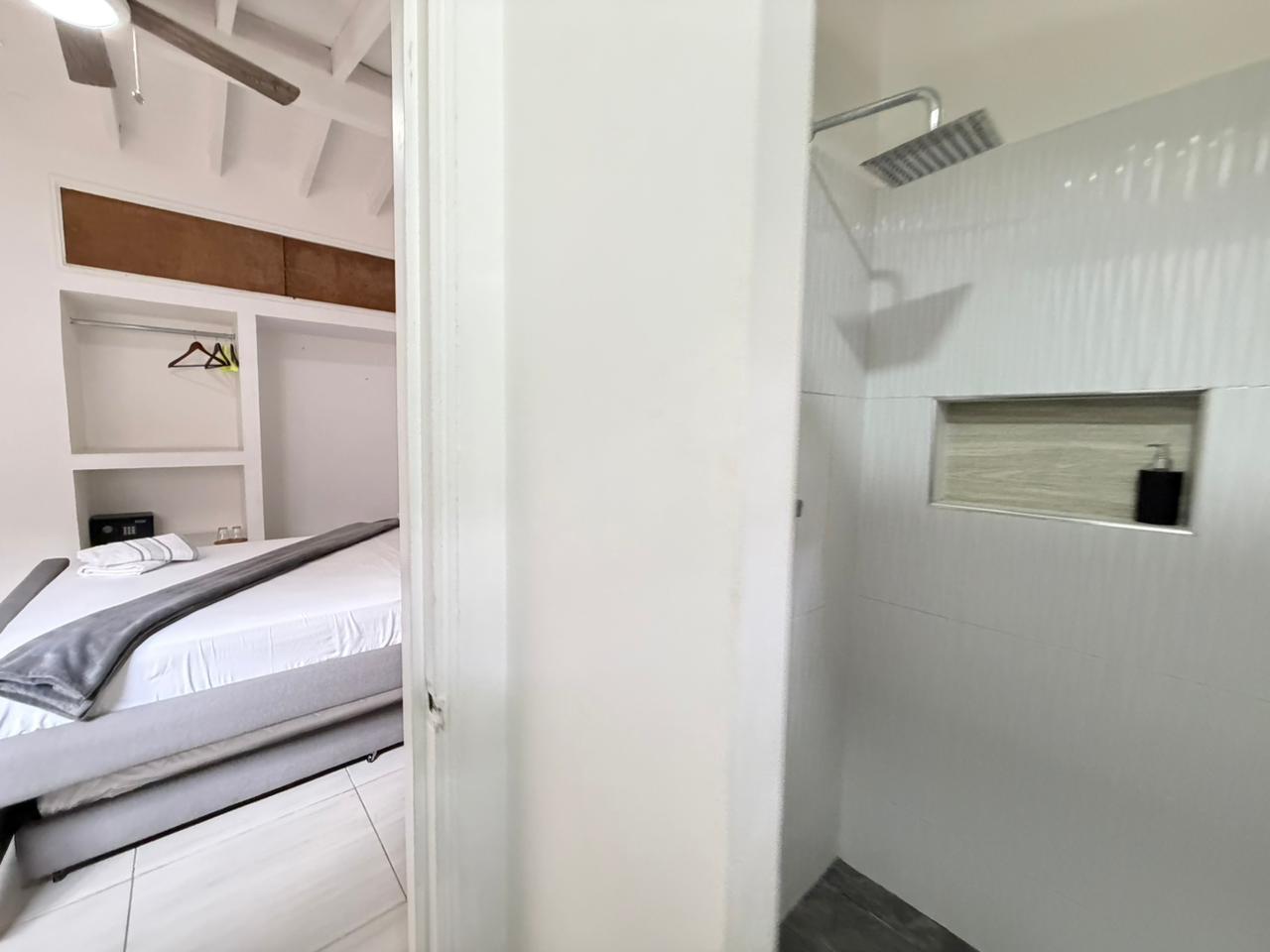 ARRIENDO CASA AMOBLADA O DESOCUPADA - LAURELES