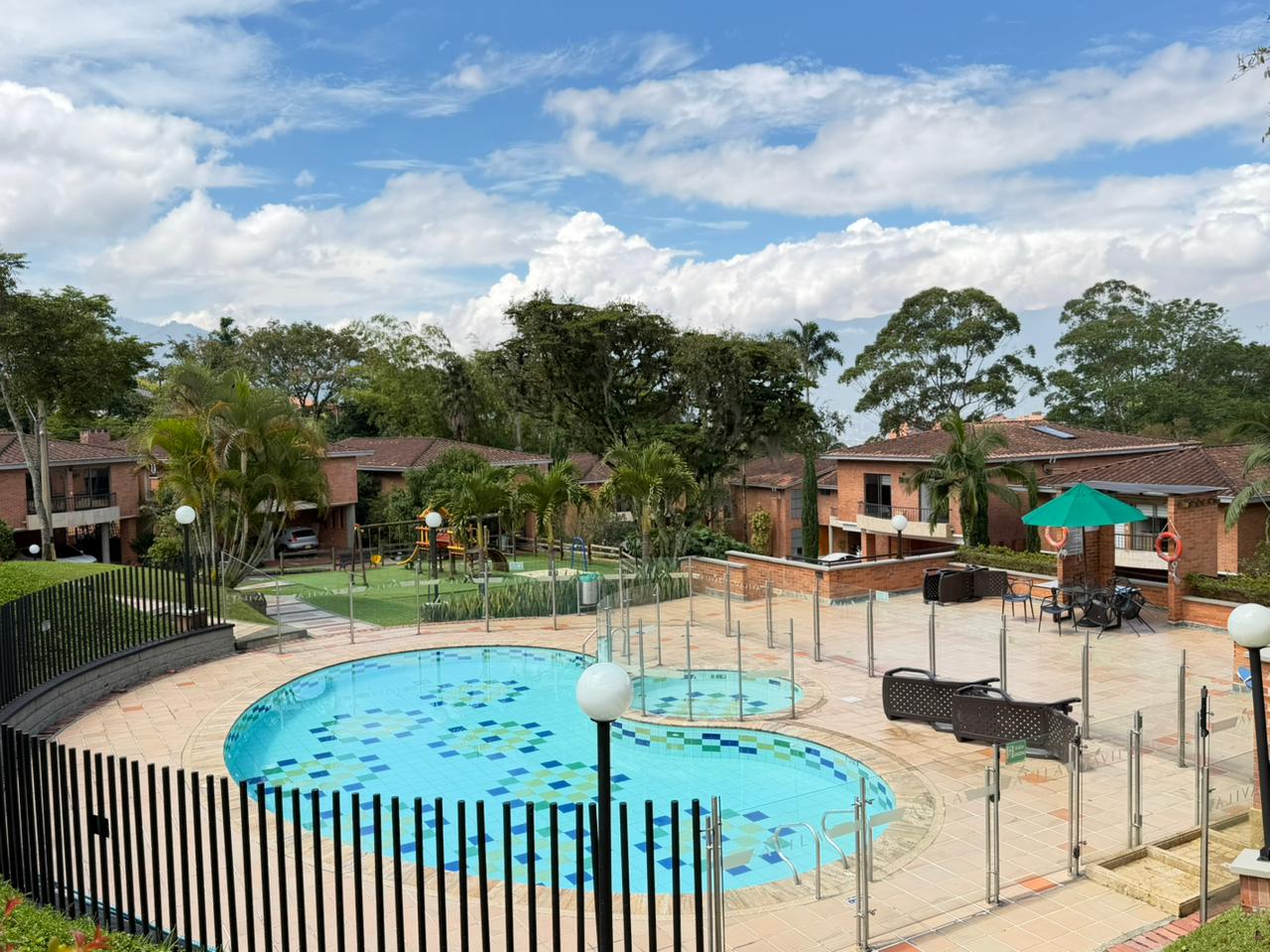 ARRIENDO CASA - ENVIGADO SECTOR INTERMEDIA