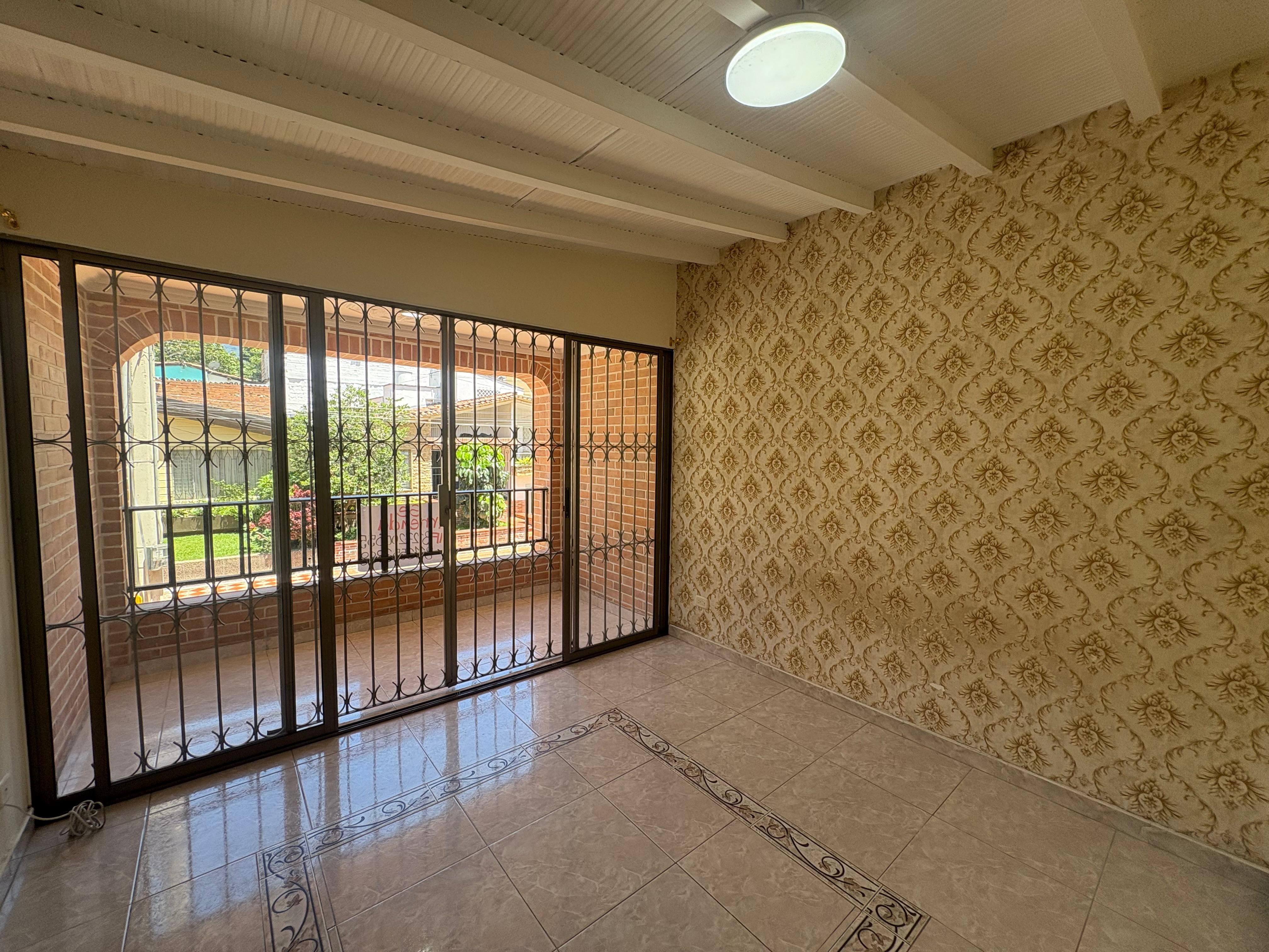 ARRIENDO CASA CASTELLANA