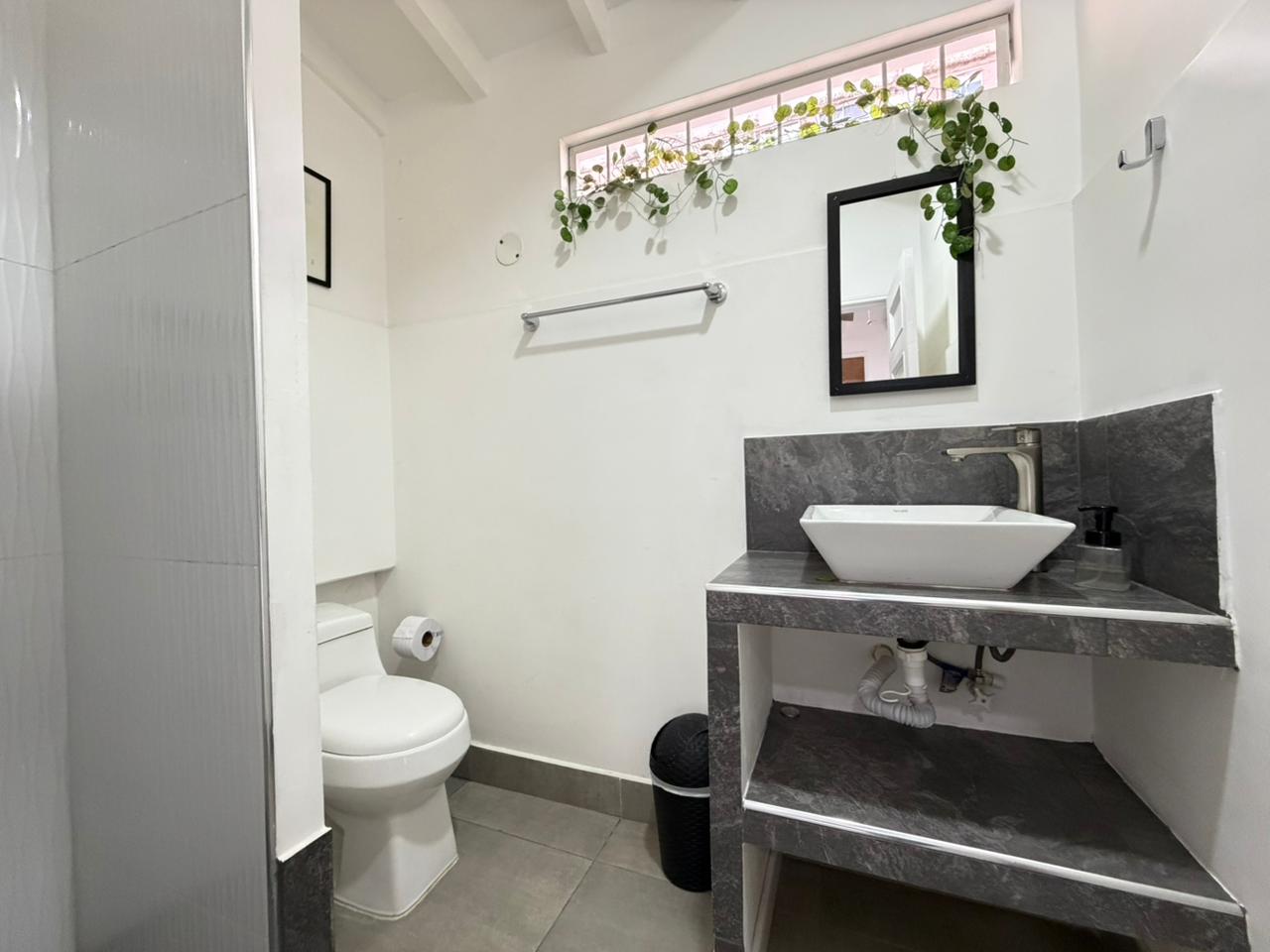 ARRIENDO CASA AMOBLADA O DESOCUPADA - LAURELES