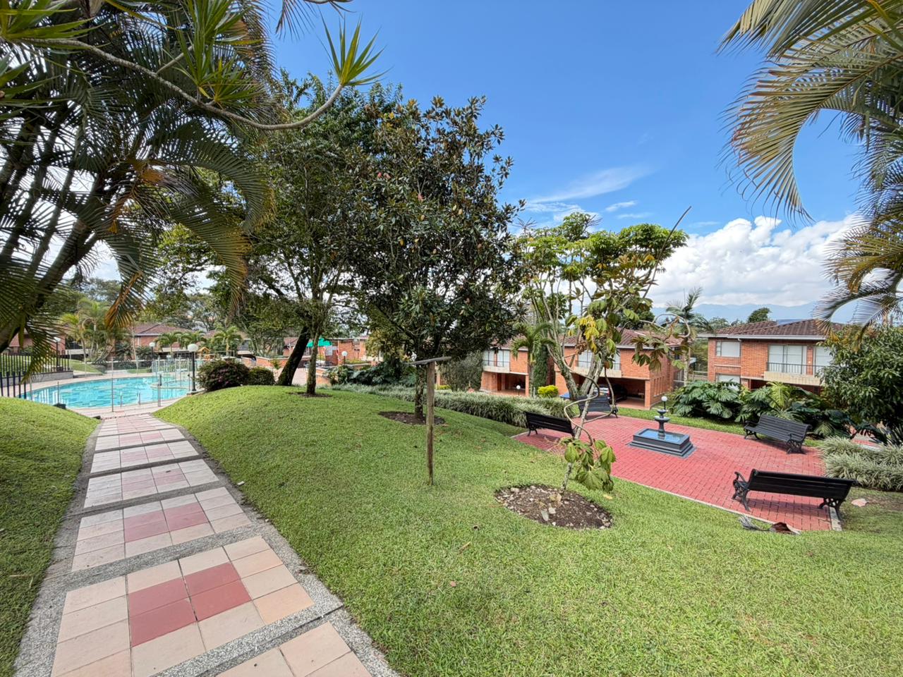 ARRIENDO CASA - ENVIGADO SECTOR INTERMEDIA