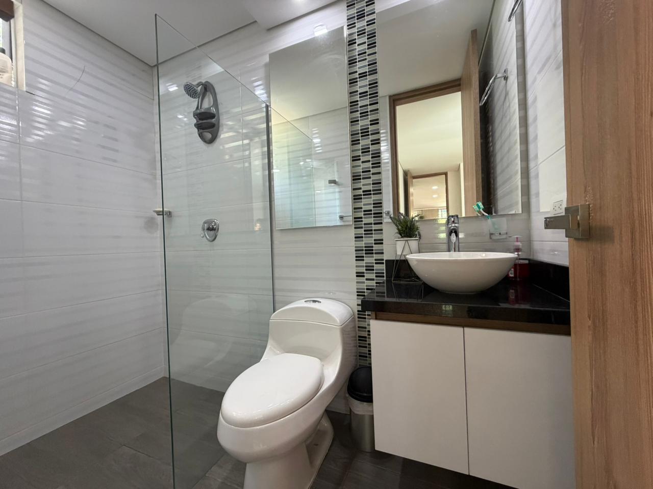 ARRIENDO APARTAMENTO AMOBLADO  - POBLADO CASTROPOL