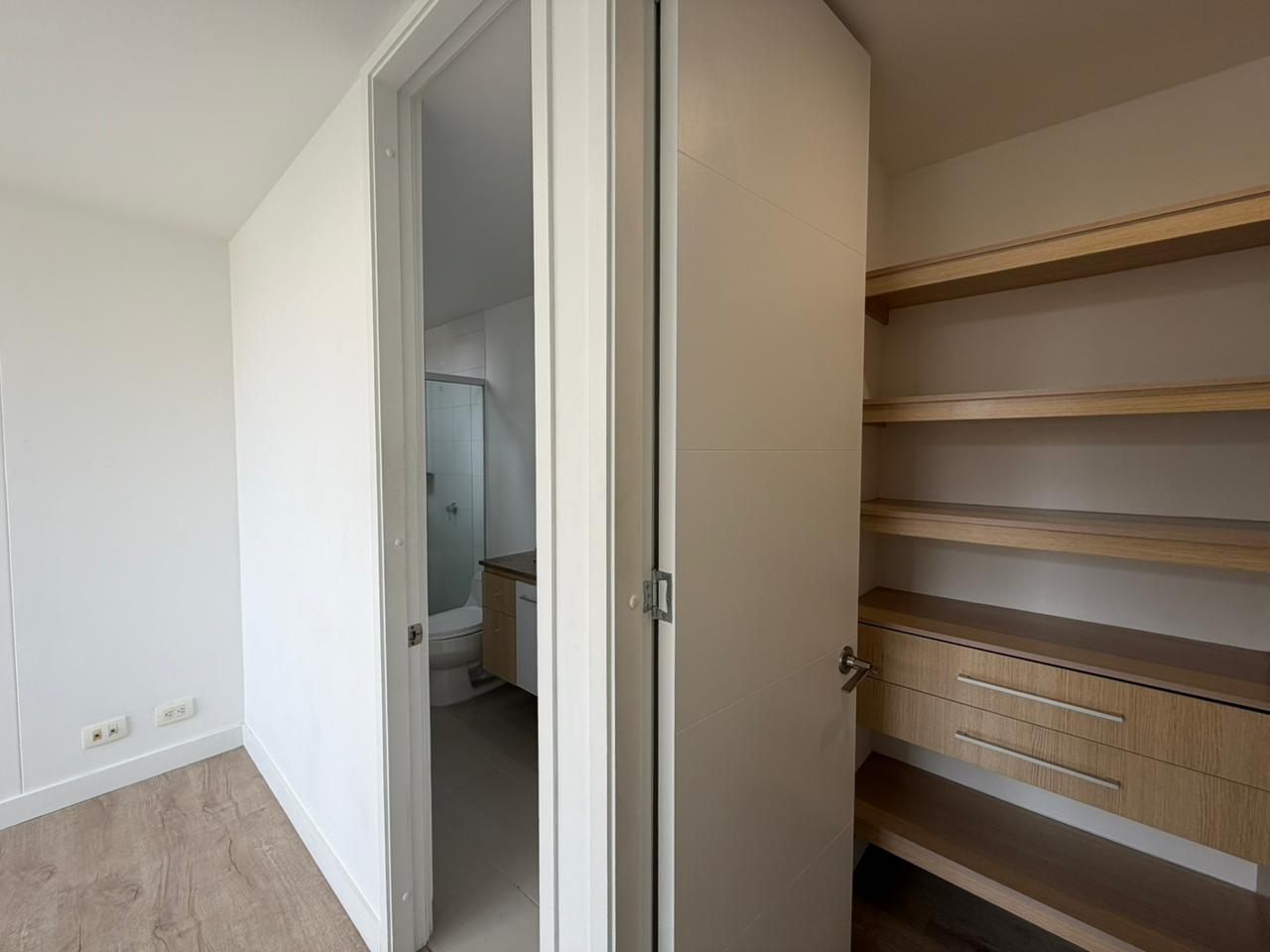 ARRIENDO APARTAMENTO POBLADO LA 34