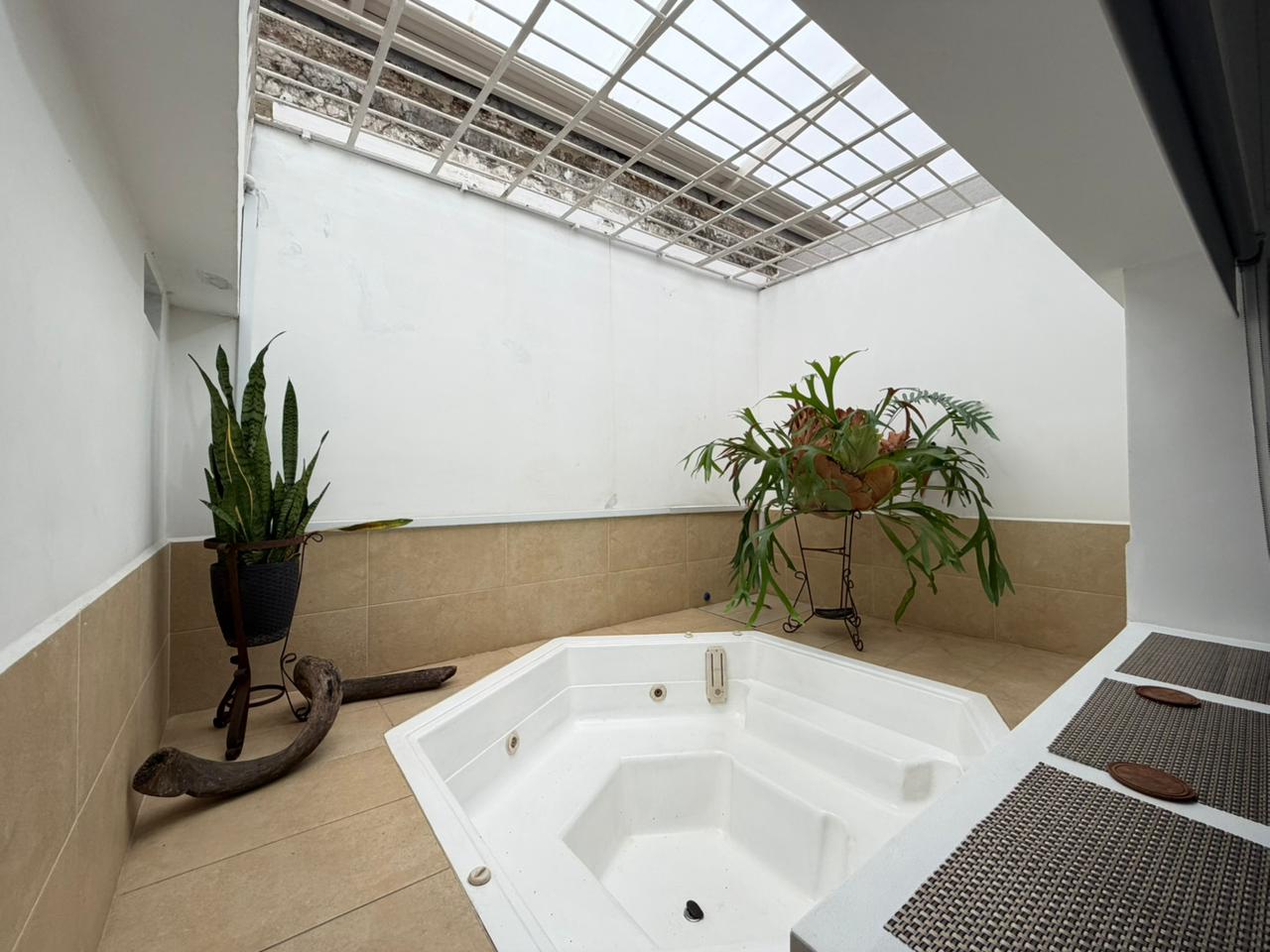 ARRIENDO CASA AMOBLADA O DESOCUPADA - LAURELES