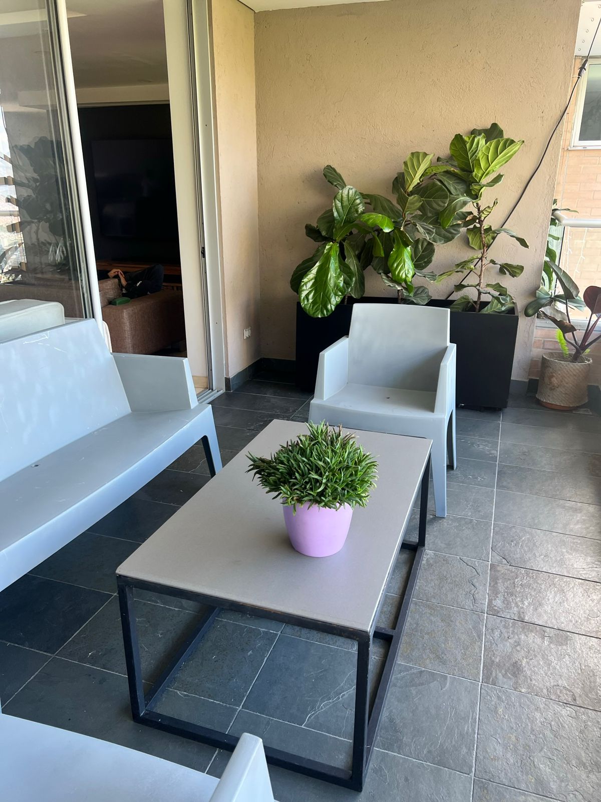 ARRIENDO APARTAMENTO - POBLADO TESORO