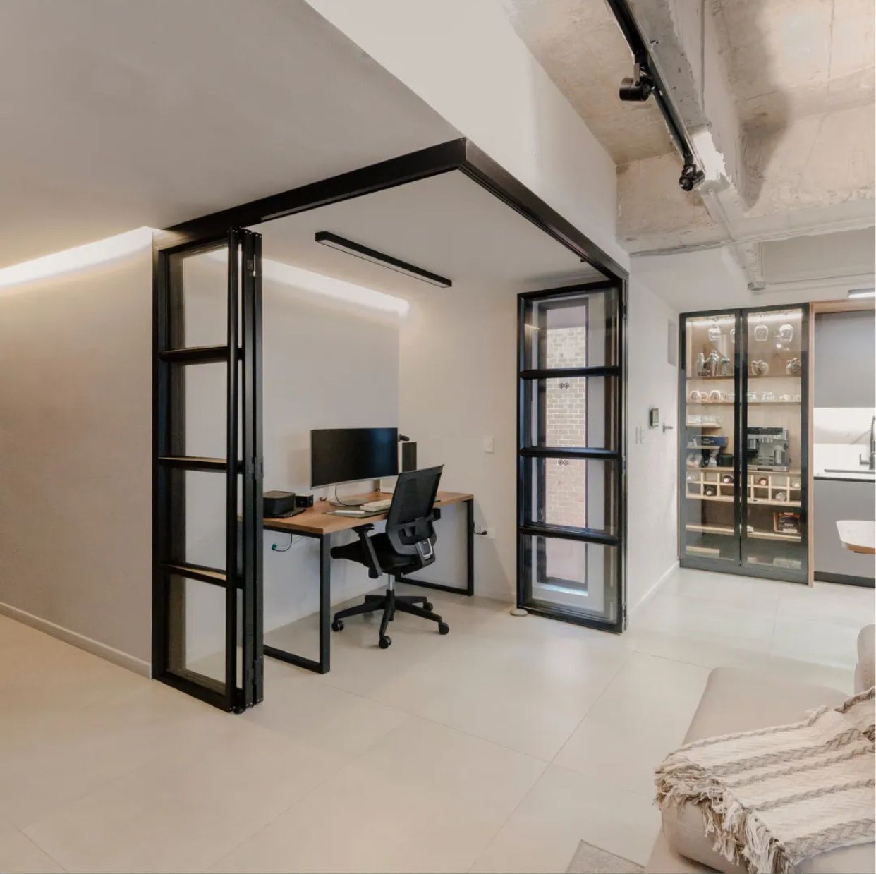ARRIENDO APARTAMENTO AMOBLADO - CONQUISTADORES