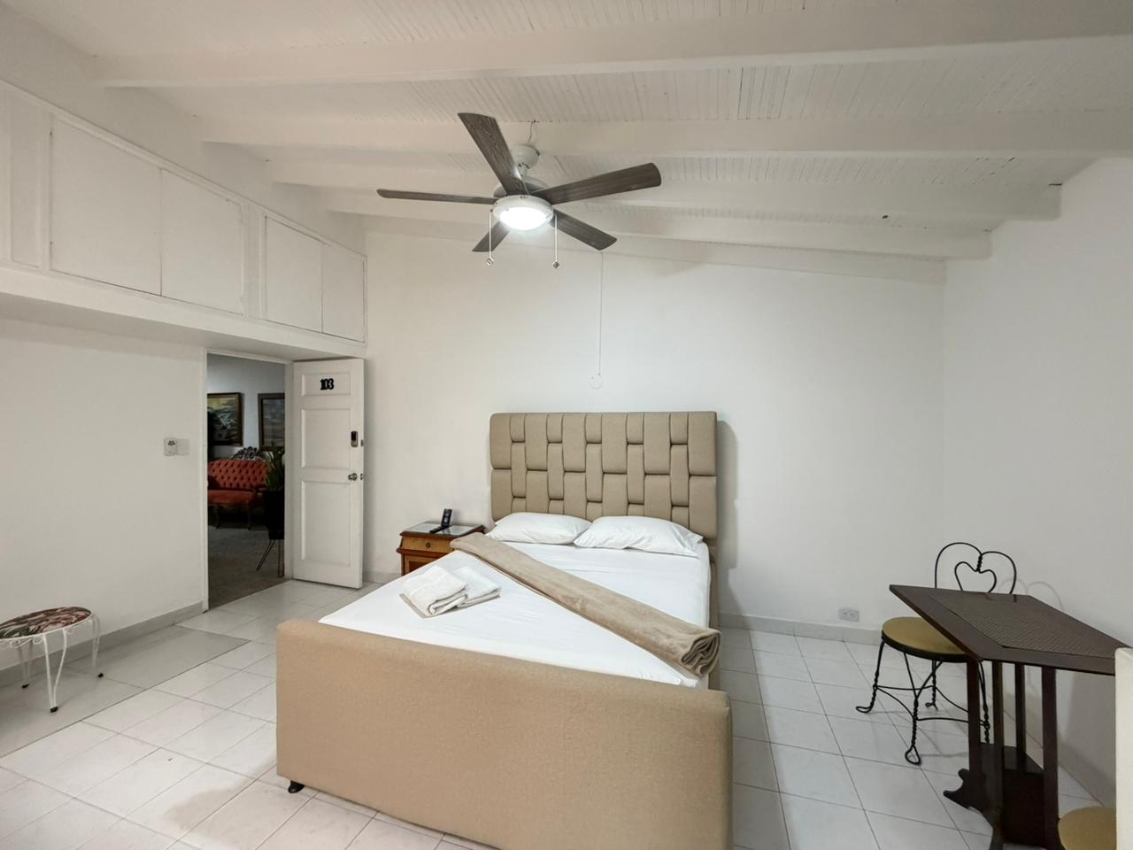 ARRIENDO CASA AMOBLADA O DESOCUPADA - LAURELES