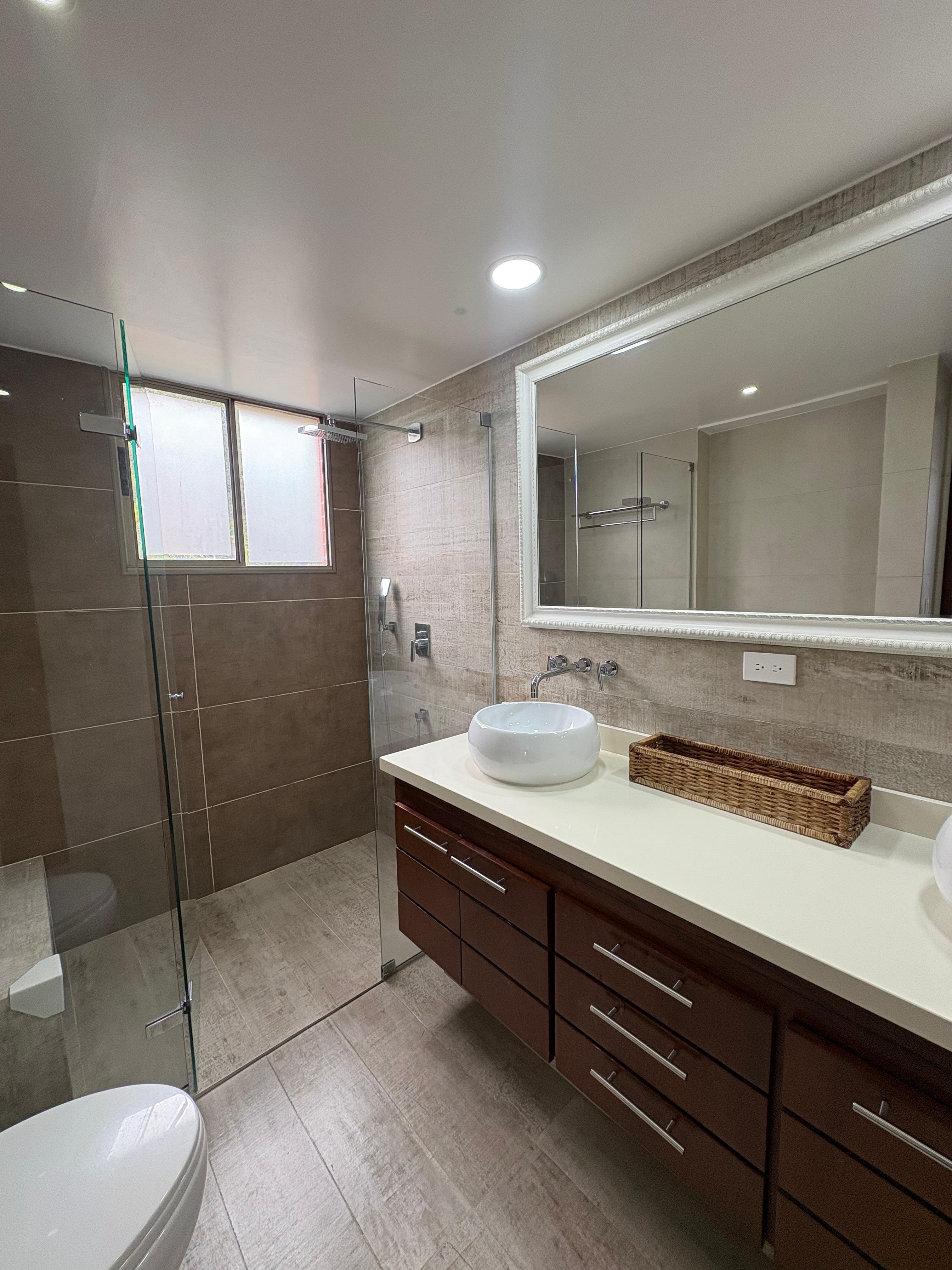 ARRIENDO APARTAMENTO POBLADO CALERA, AMOBLADO Y DESOCUPADO