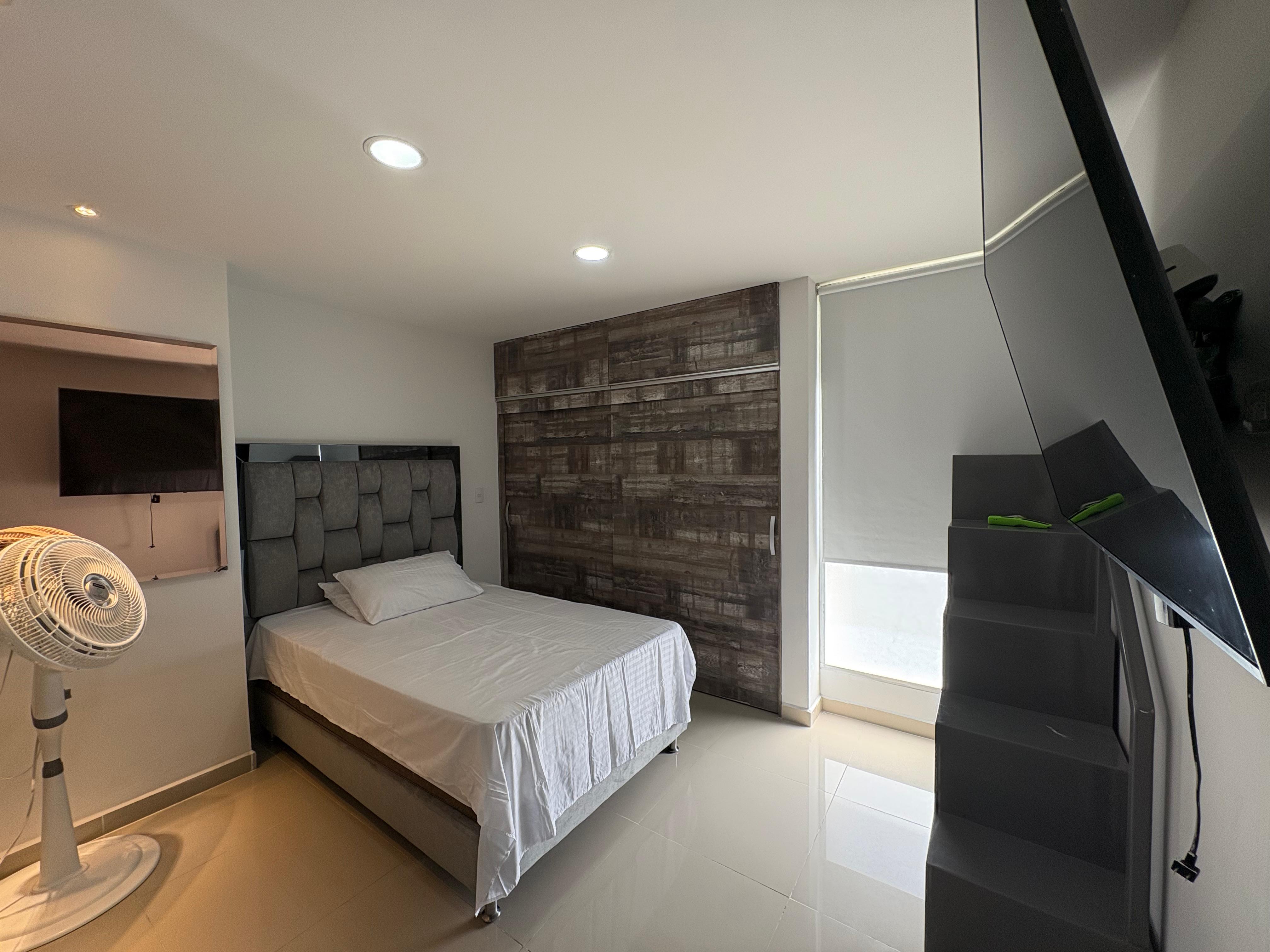 ARRIENDO APARTAMENTO AMOBLADO, DESOCUPADO COLORES