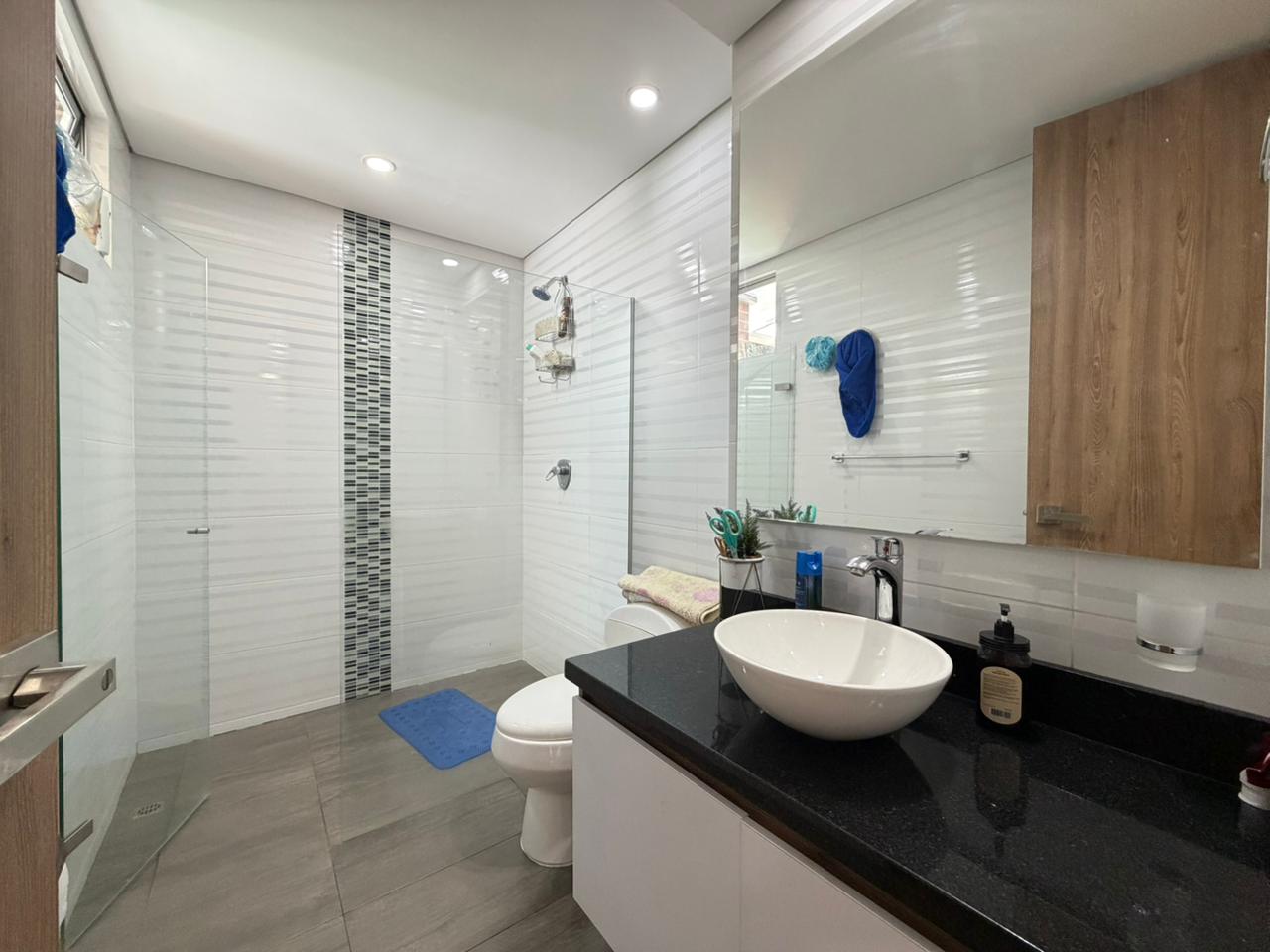 ARRIENDO APARTAMENTO AMOBLADO  - POBLADO CASTROPOL