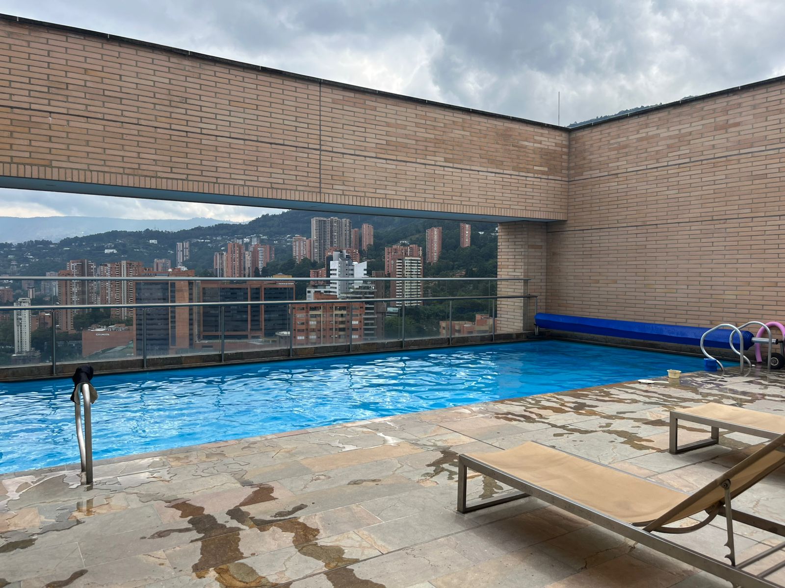 ARRIENDO APARTAMENTO - POBLADO LOS GONZALEZ