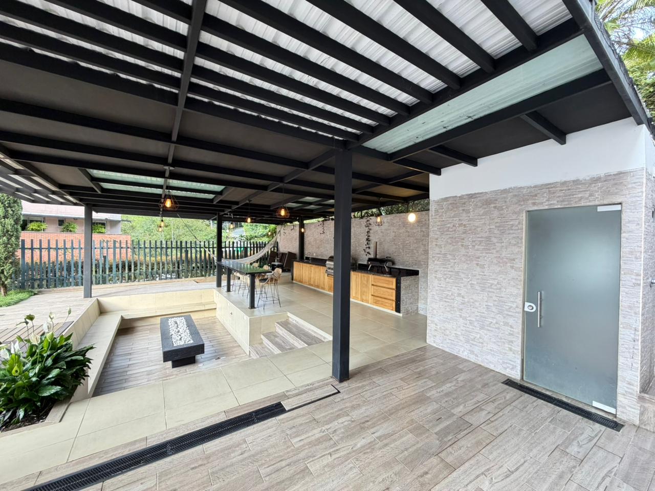 ARRIENDO CASA - POBLADO SECTOR TESORO