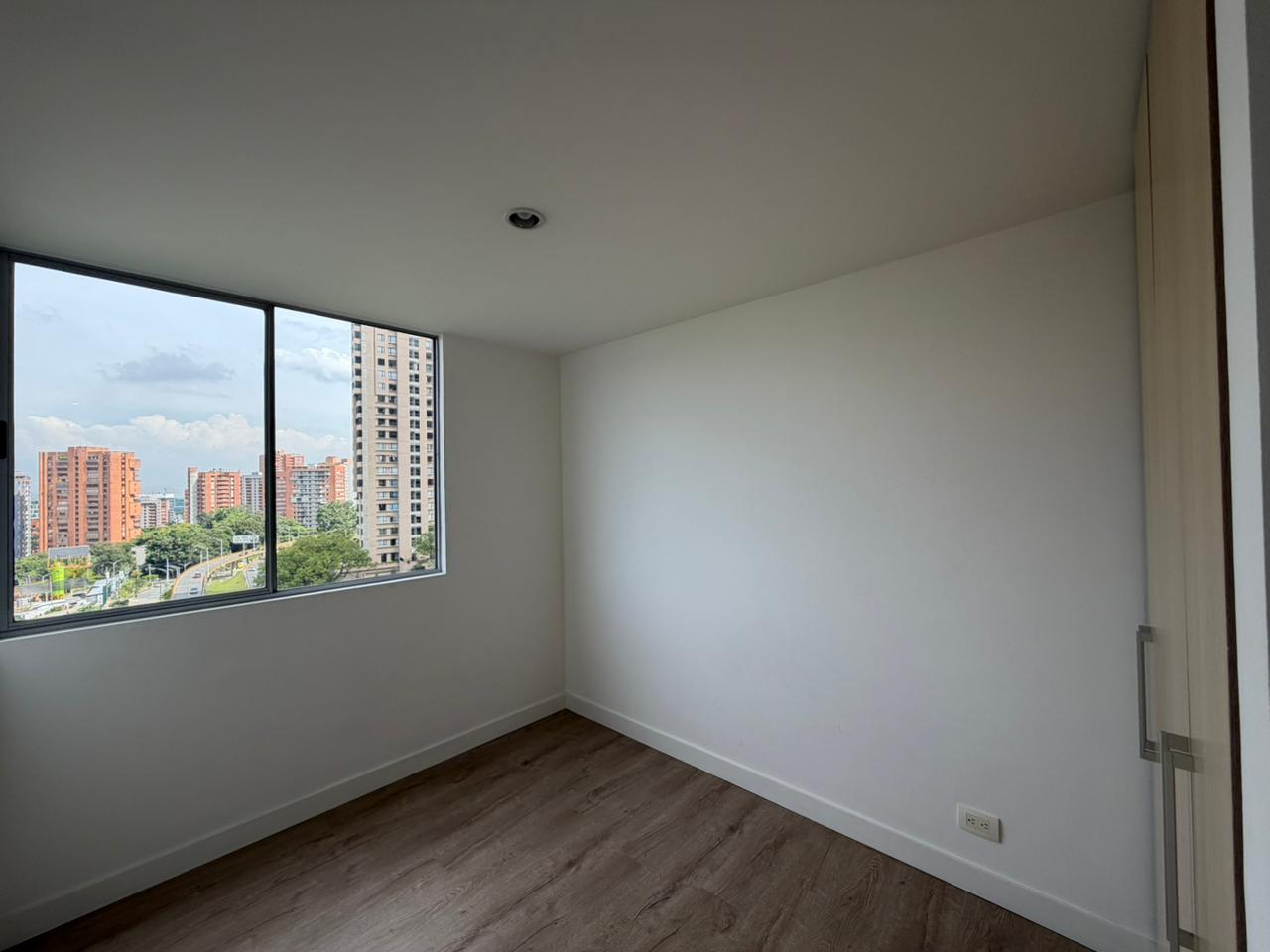 ARRIENDO APARTAMENTO POBLADO LA 34