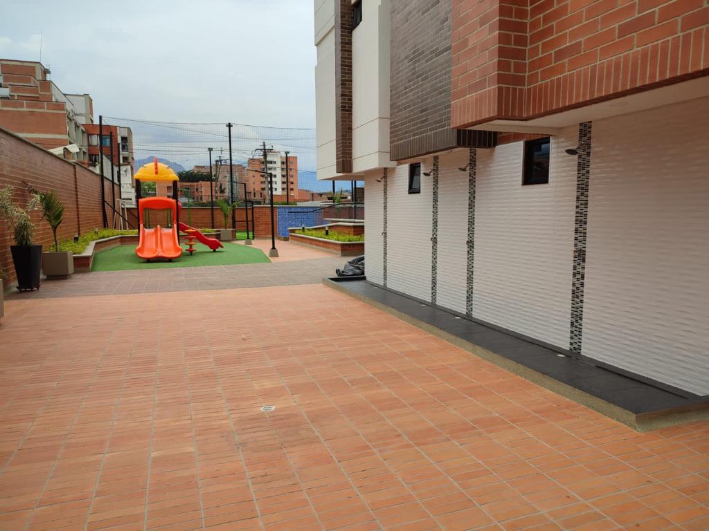 ARRIENDO APARTAMENTO - LAURELES