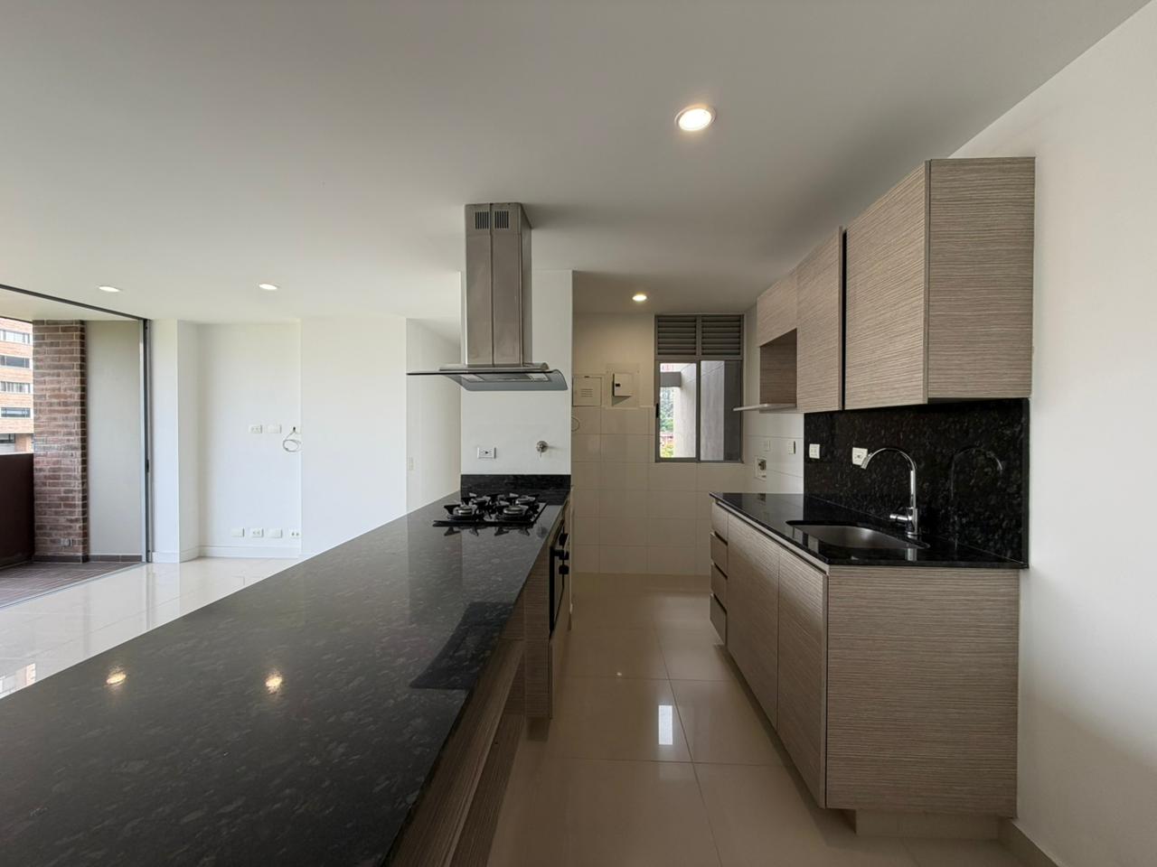 ARRIENDO APARTAMENTO POBLADO LA 34