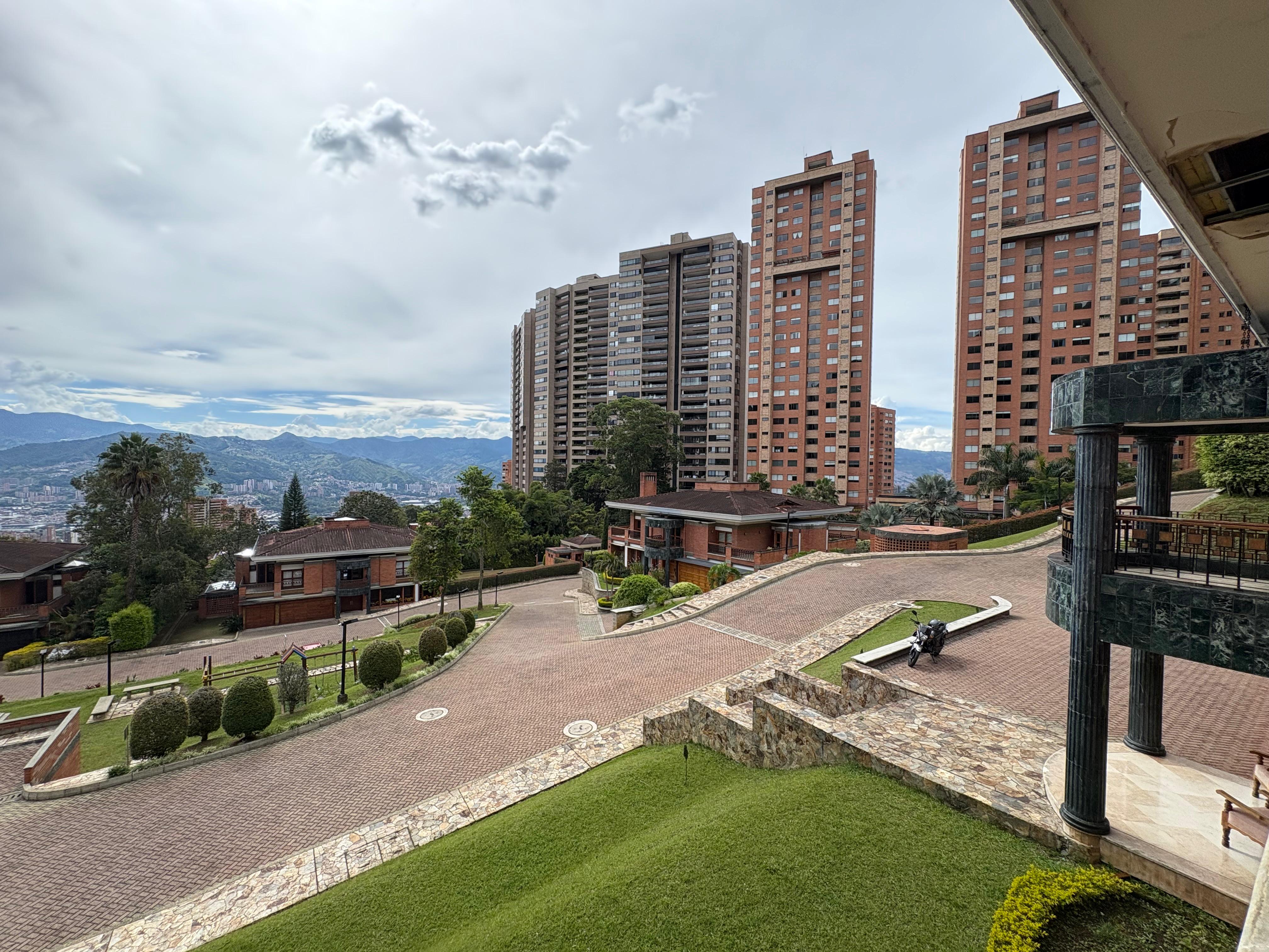 ARRIENDO CASA CAMPESTRE, POBLADO TESORO