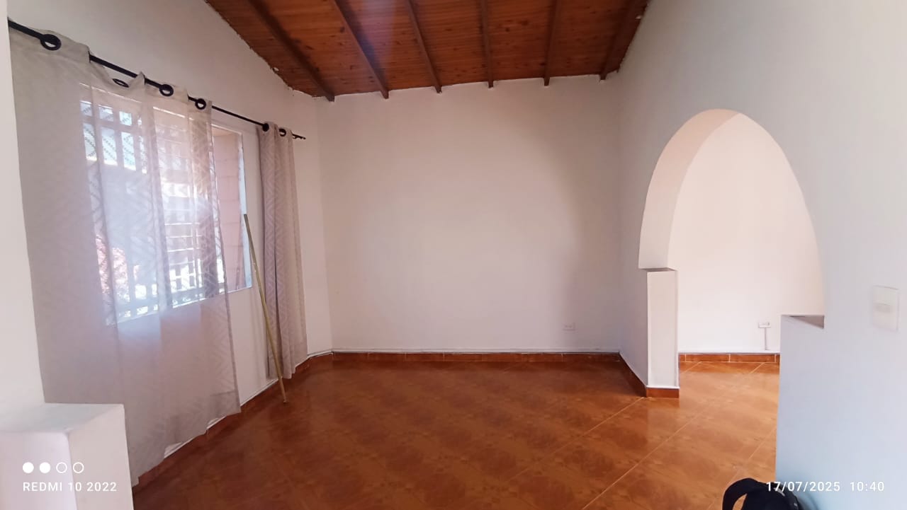 ARRIENDO CASA INDEPENDIENTE - SANTA MONICA
