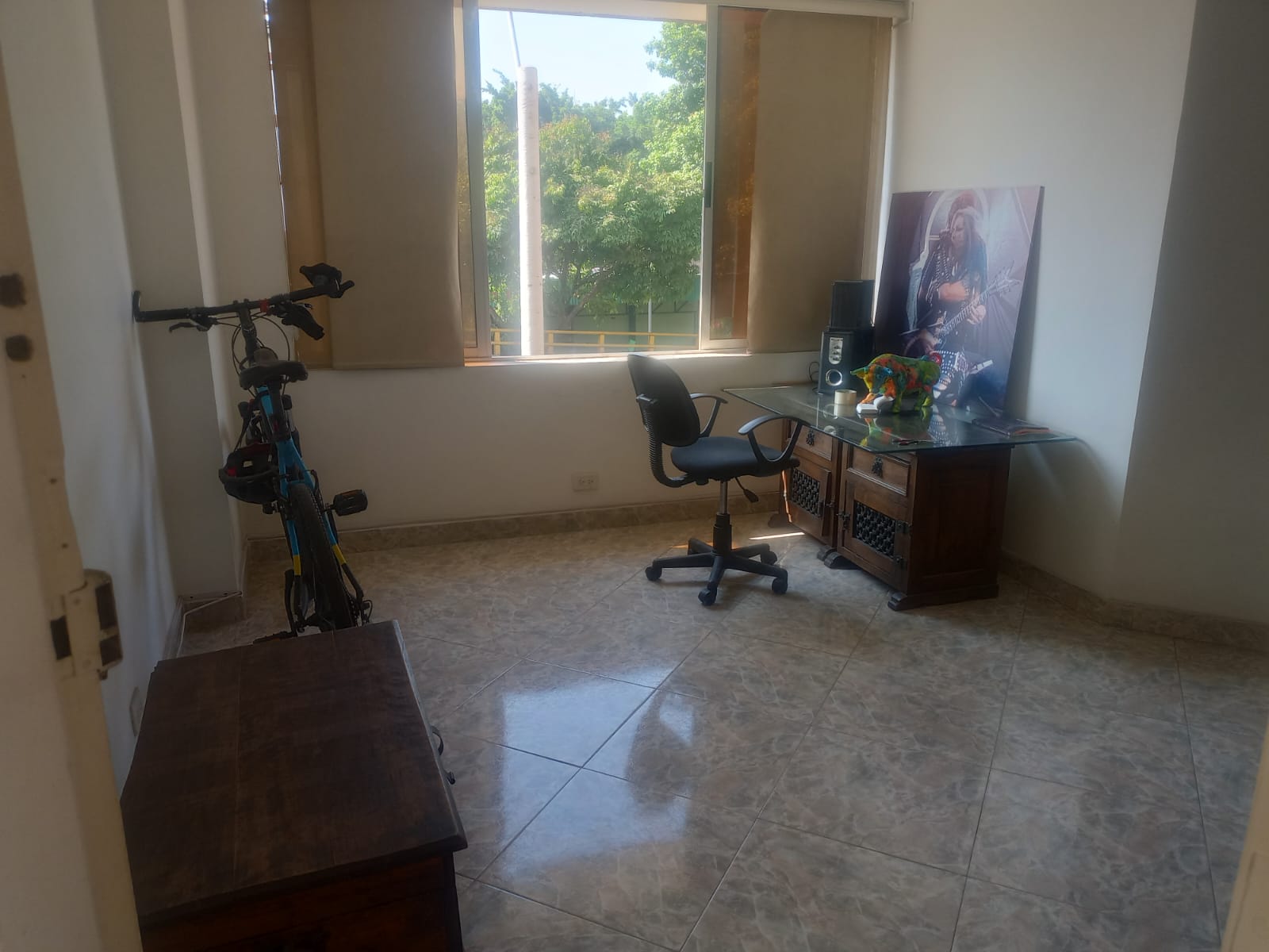 ARRIENDO APARTAESTUDIO - LAURELES BULEVAR
