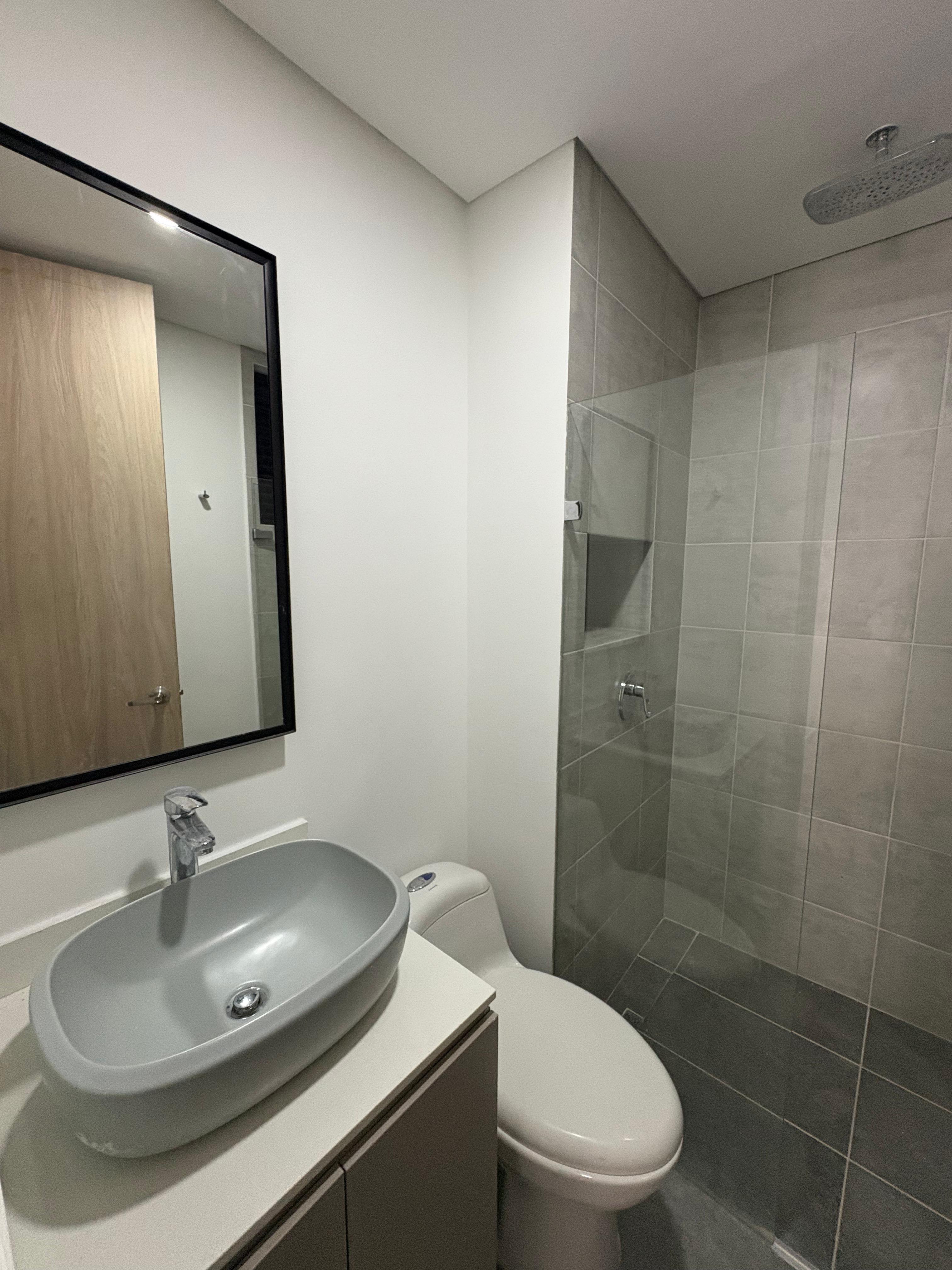 ARRIENDO APARTAESTUDIO, OFICINA CASTELLANA