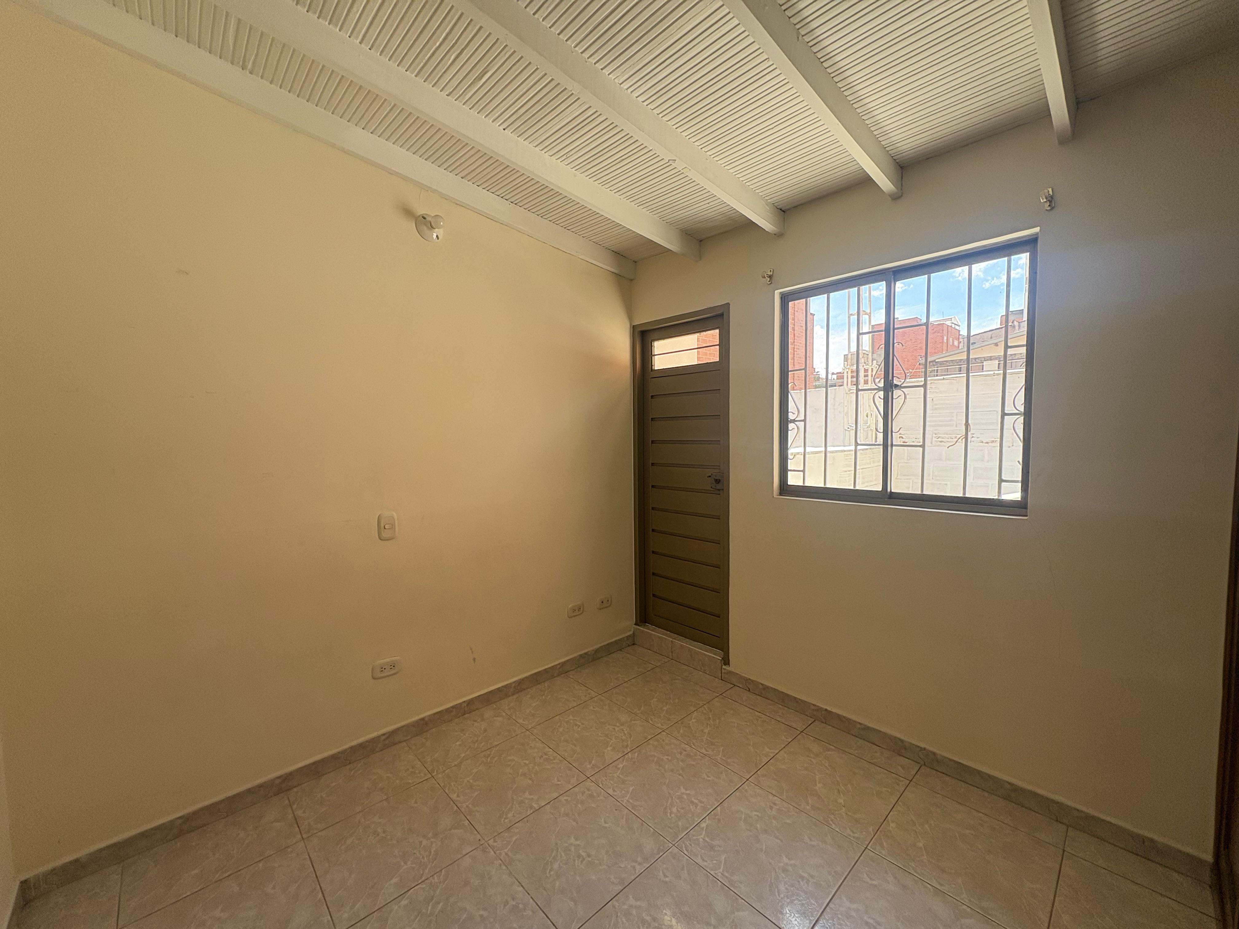 ARRIENDO CASA CASTELLANA