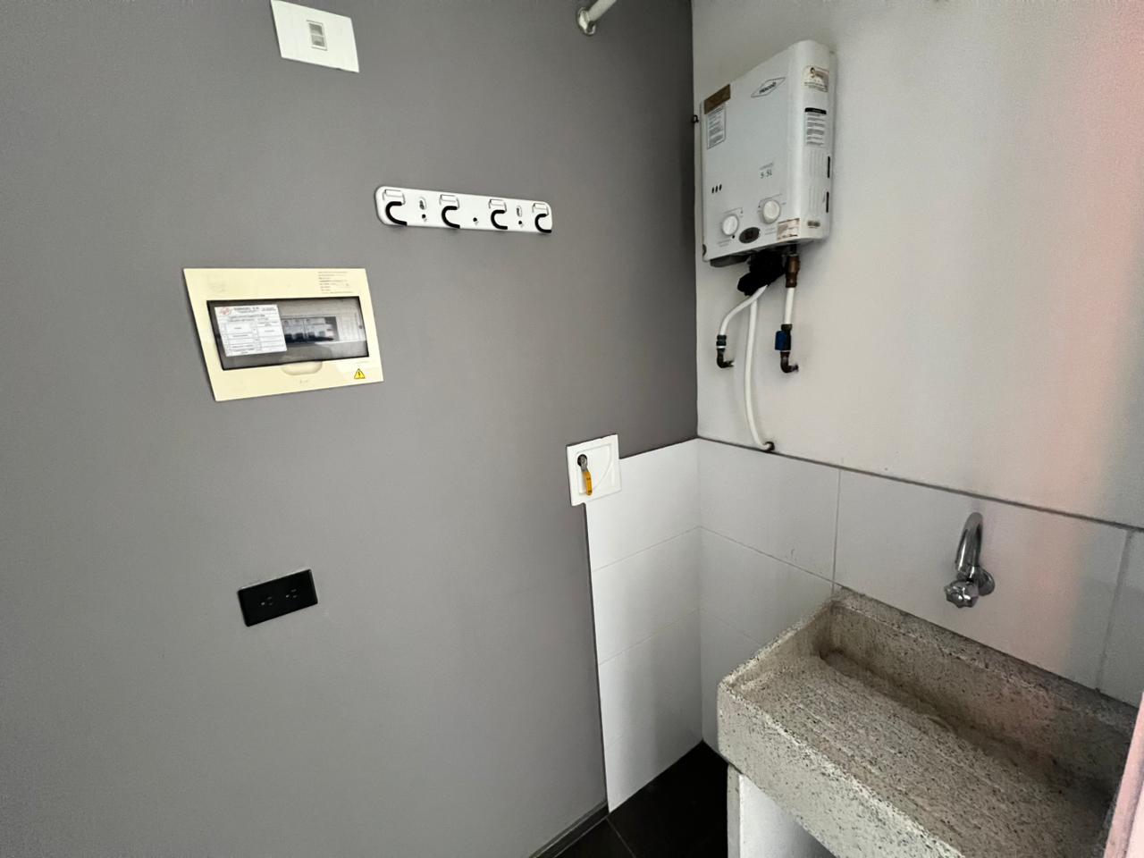 ARRIENDO APARTAESTUDIO - ENVIGADO LOMA DE LAS BRUJAS