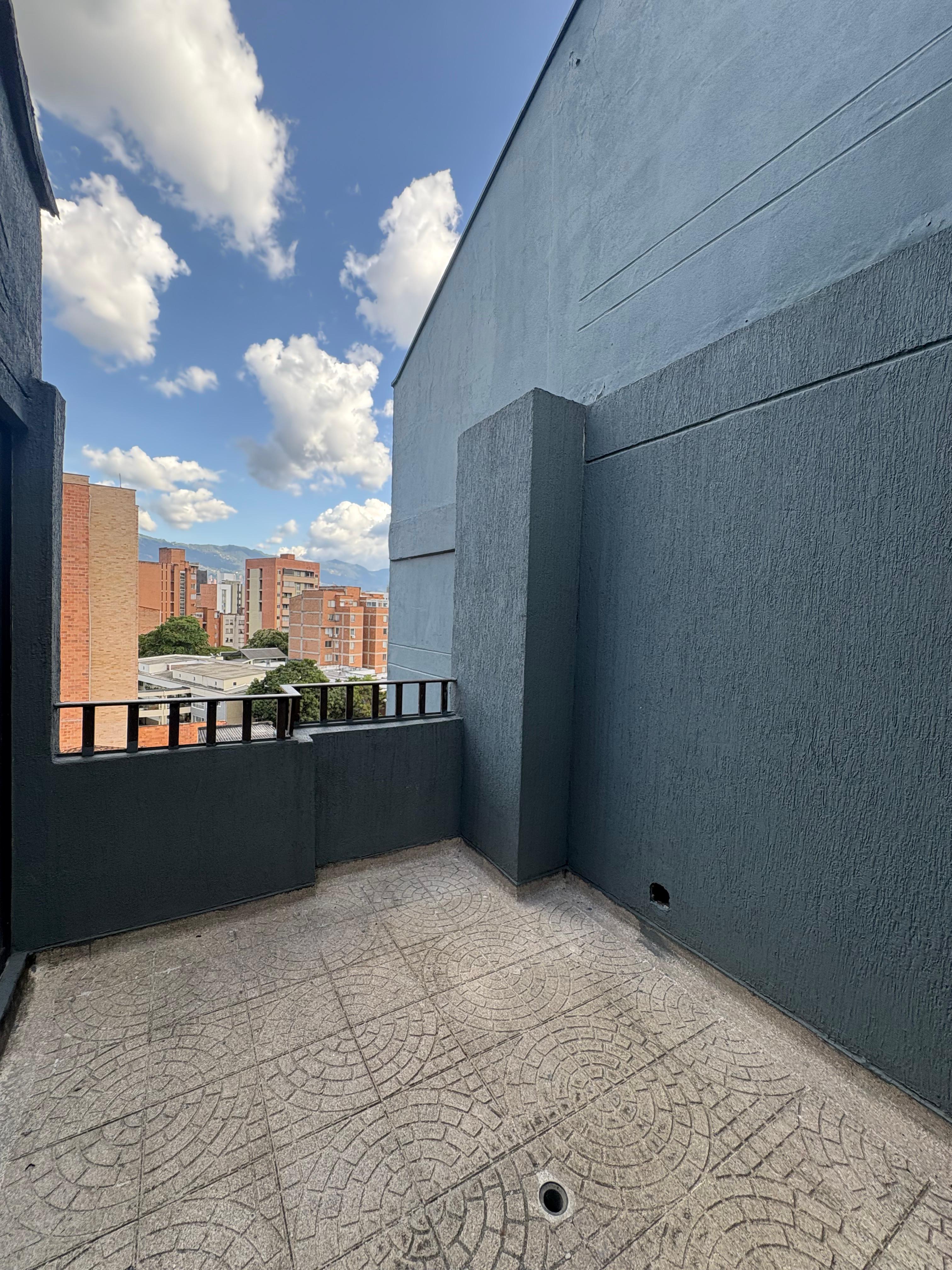 ARRIENDO APARTAMENTO, LAURELES PRIMER PARQUE