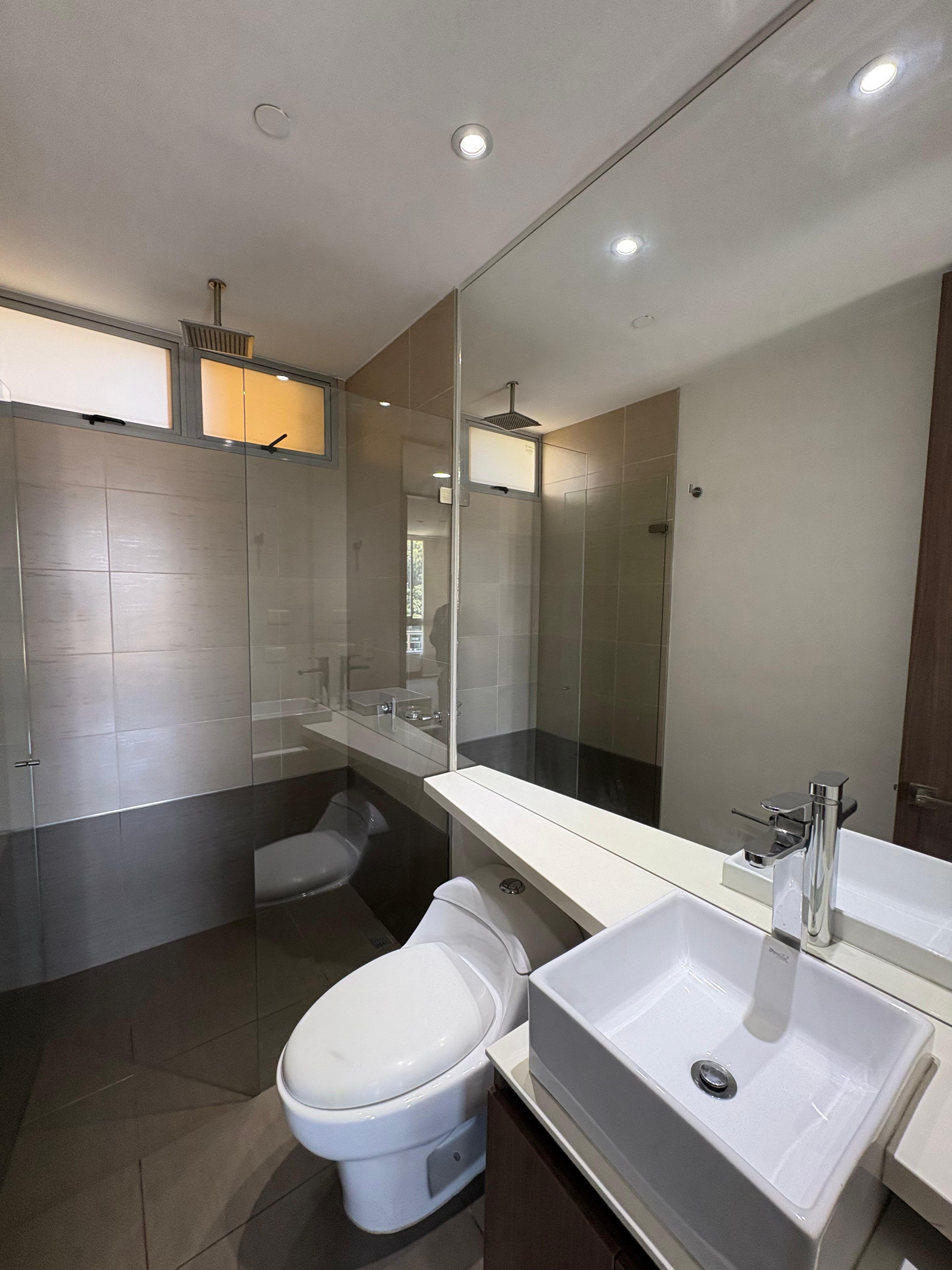 ARRIENDO APARTAMENTO, POBLADO CASTROPOL