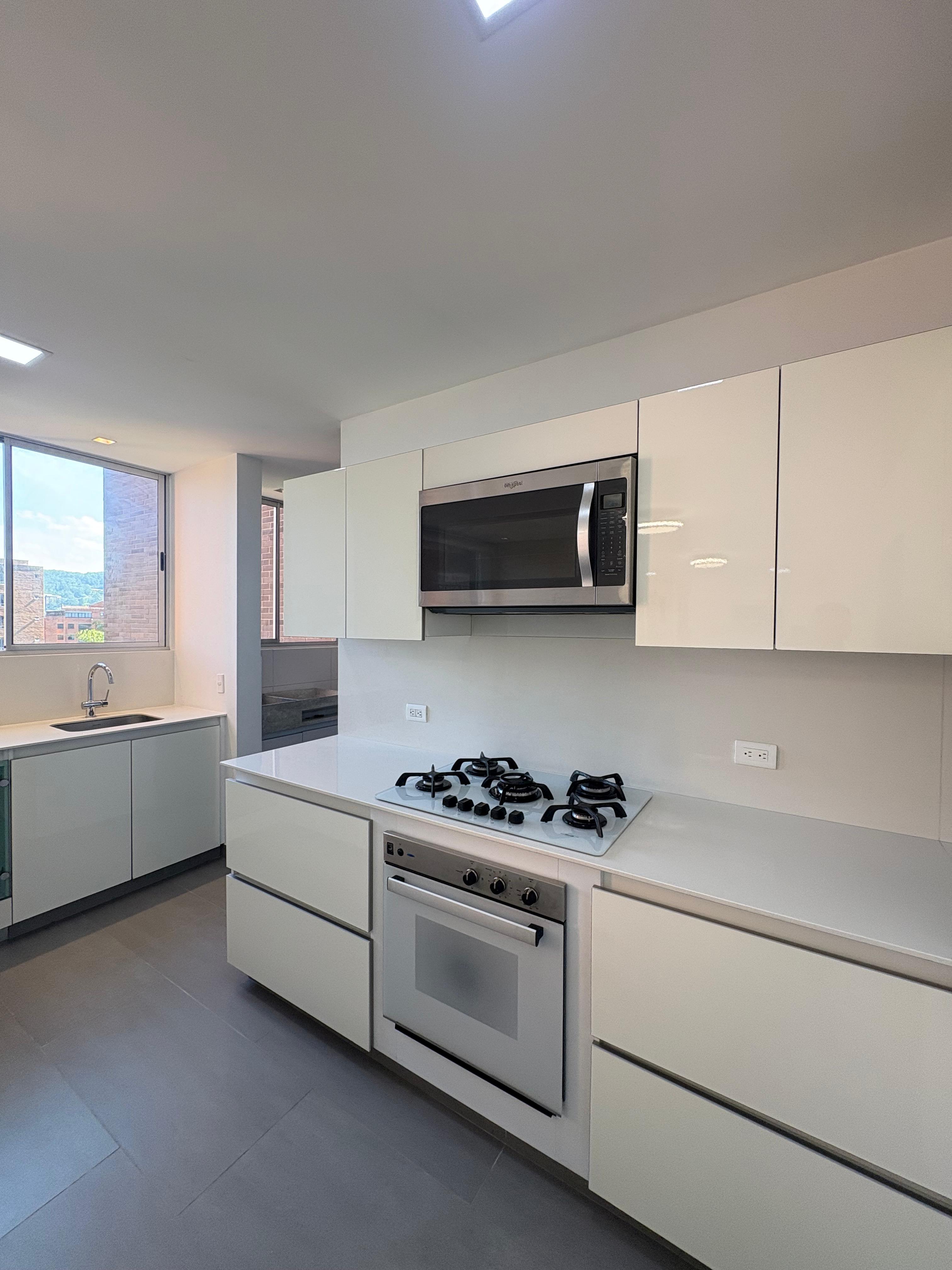 ARRIENDO APARTAMENTO, POBLADO TESORO