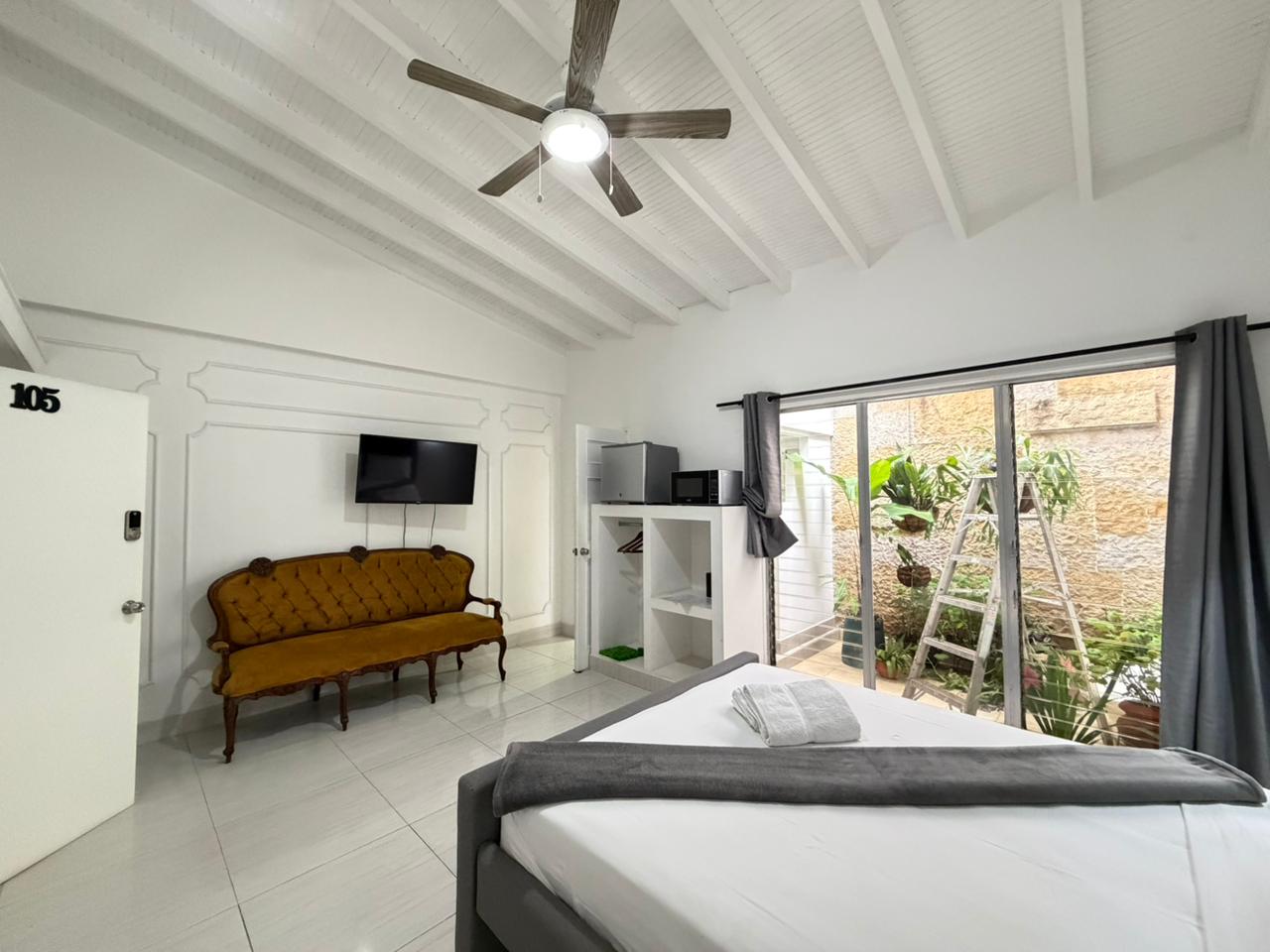 ARRIENDO CASA AMOBLADA O DESOCUPADA - LAURELES