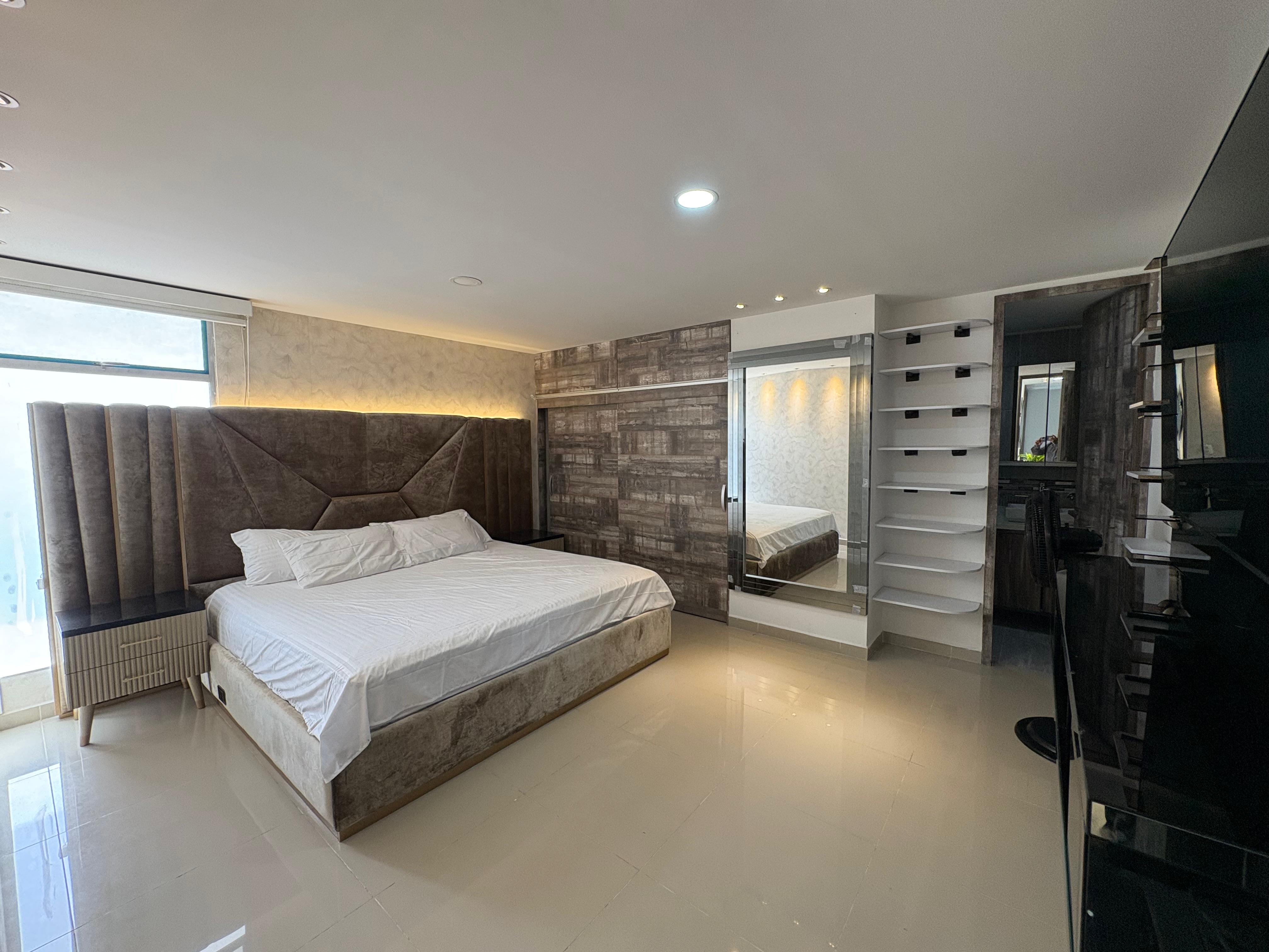 ARRIENDO APARTAMENTO AMOBLADO, DESOCUPADO COLORES