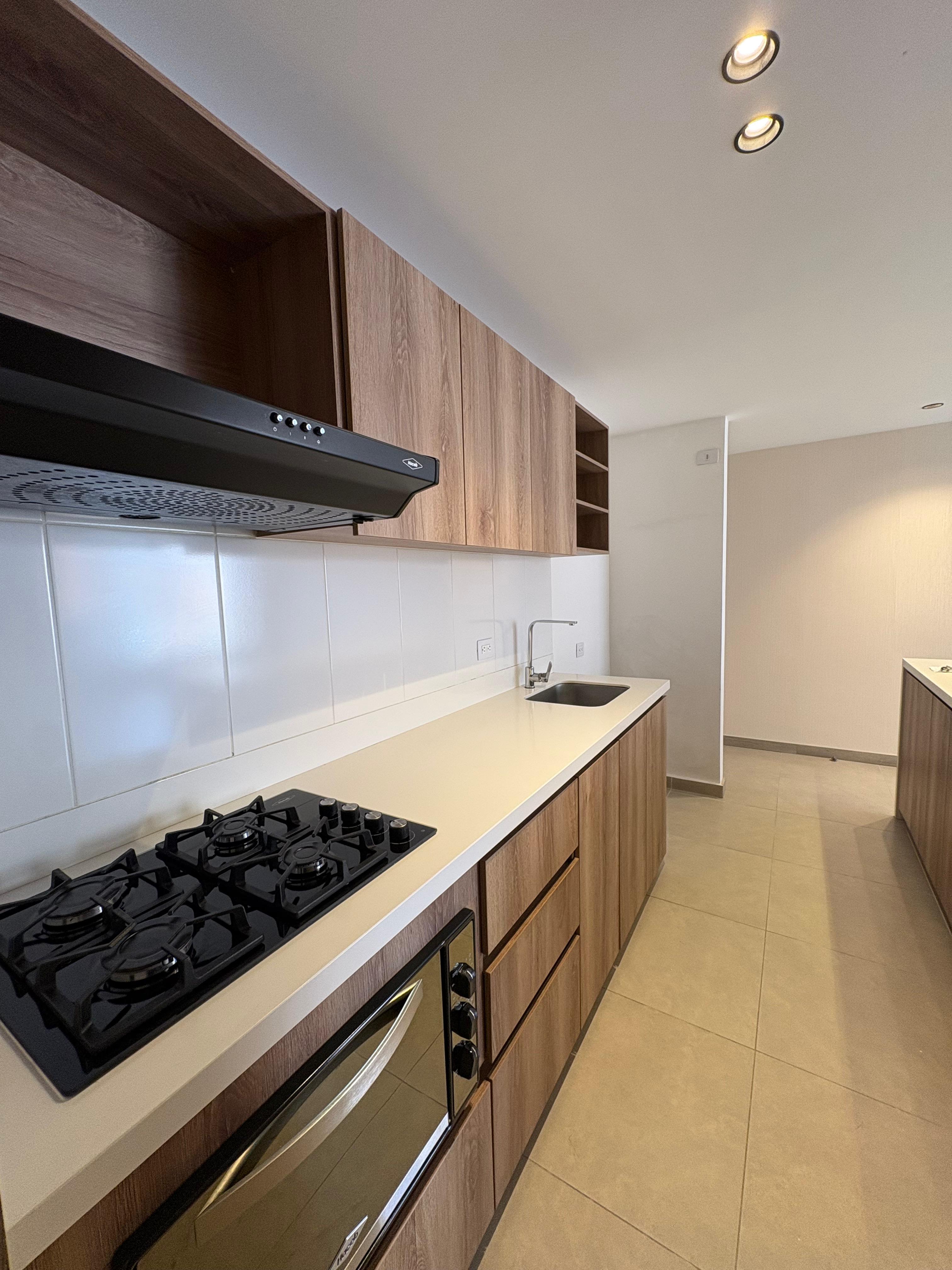 ARRIENDO APARTAMENTO, POBLADO CIUDAD DEL RIO