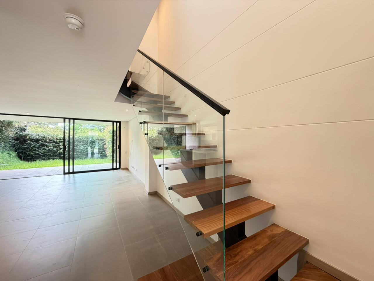 ARRIENDO CASA - ENVIGADO SECTOR INTERMEDIA